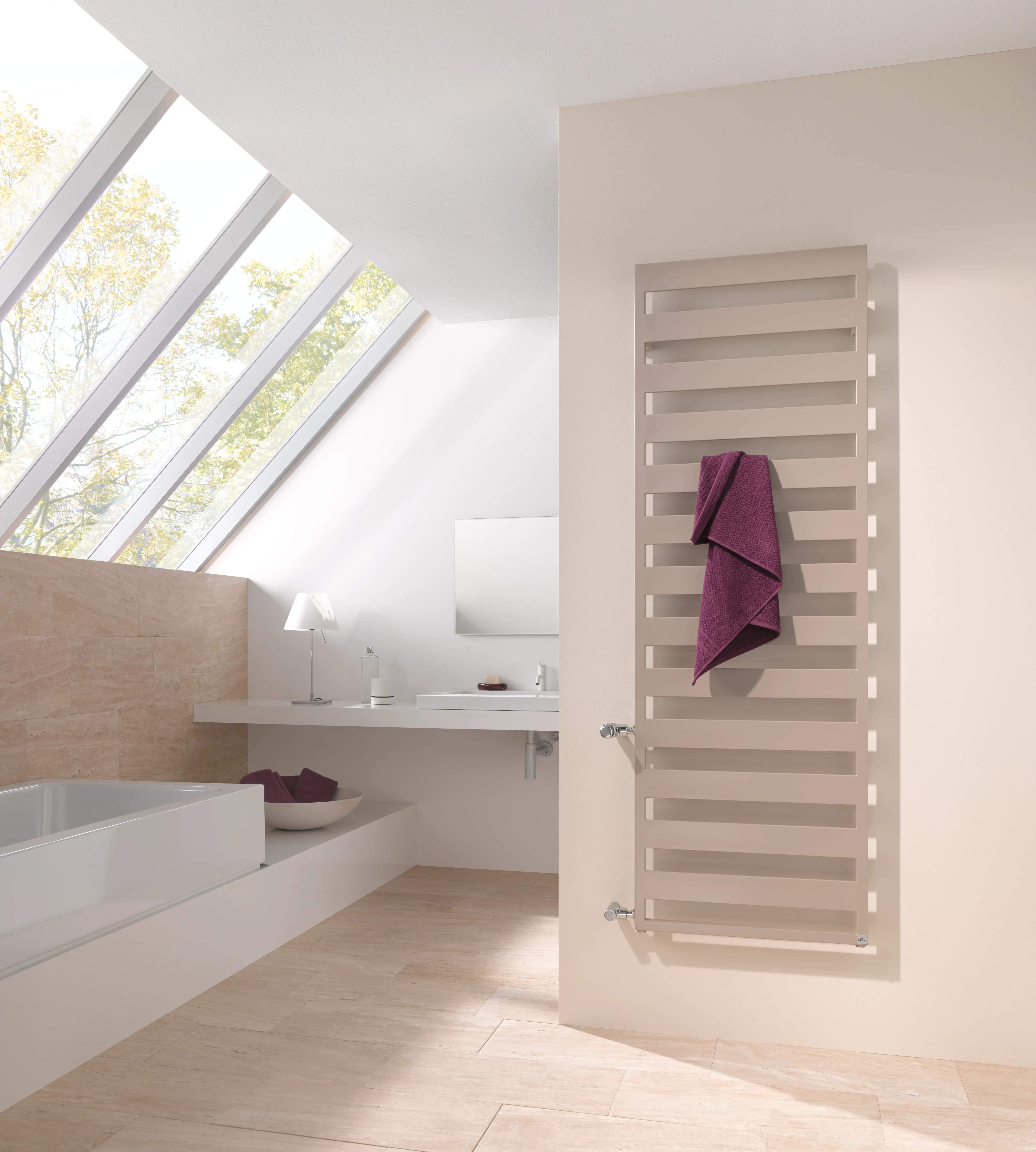 Kermi Design-Heizkörper „Casteo®-D“ 50 × 125,9 cm in Weiß Soft (RAL 9016, matt) Kermi Design-Heizkörper „Casteo®-D“ 50 × 125,9 cm in Weiß Soft (RAL 9016, matt)