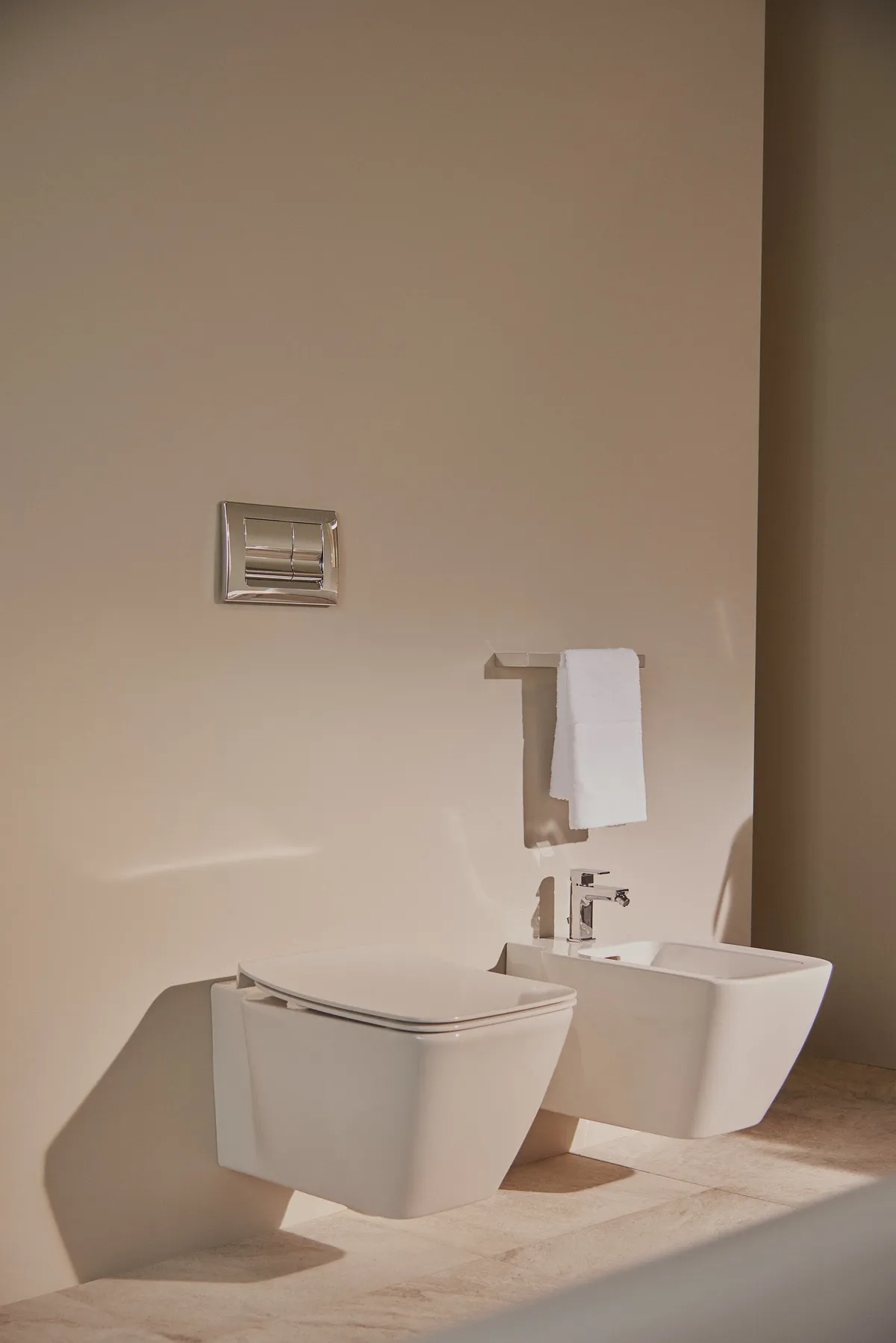 Bidetarmatur Edge, mit Ablaufgarnitur, Ausladung 115mm, Chrom Bidetarmatur Edge, mit Ablaufgarnitur, Ausladung 115mm, Chrom