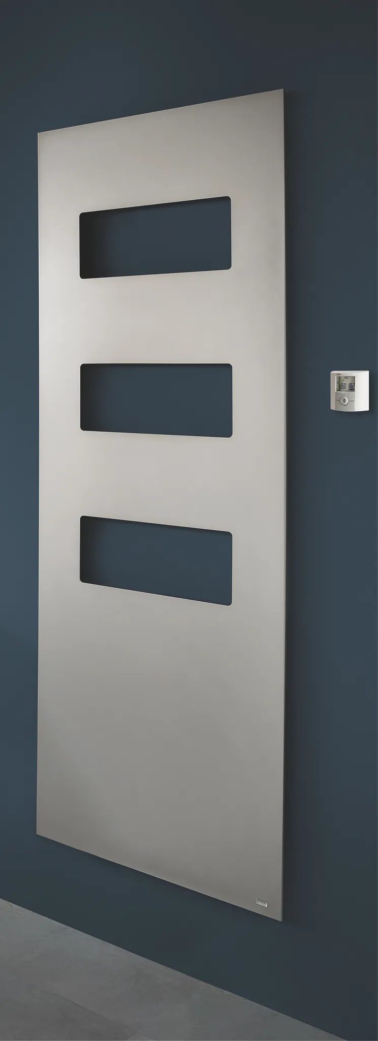 BEMM Design-Elektroheizkörper „Plawa Spa Pur E“ 77,5 × 180 cm in Weinrot (RAL 3005)
