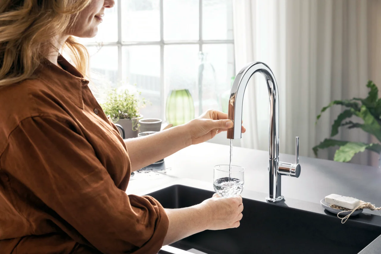 Hansgrohe Aqittura M91 Einhebel-Küchenmischer mit FilterSystem 210, Ausziehauslauf, 1-Jet, Chrom, Schwenkbereich einstellbar in 3 Stufen auf 60°, 110° oder 150°, Laminarstrahl, Quick-Connect Schlauch, maximale Durchflussmenge bei 3 bar: 6,5 l/min, Auszug Hansgrohe Aqittura M91 Einhebel-Küchenmischer mit FilterSystem 210, Ausziehauslauf, 1-Jet, Chrom, Schwenkbereich einstellbar in 3 Stufen auf 60°, 110° oder 150°, Laminarstrahl, Quick-Connect Schlauch, maximale Durchflussmenge bei 3 bar: 6,5 l/min, Auszug