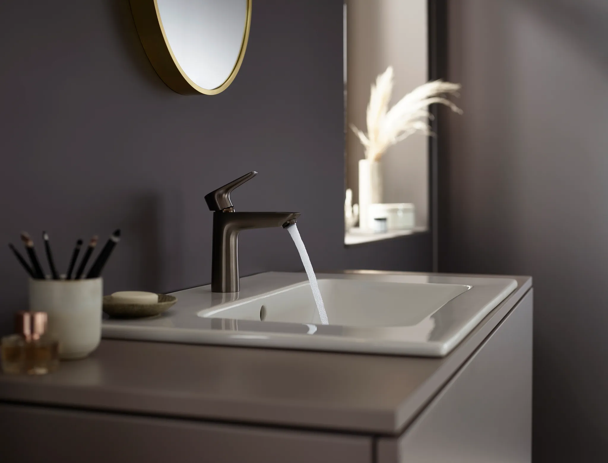 Hansgrohe Talis E Einhebel-Waschtischmischer 110, Brushed Black Chrome, Ausladung 112 mm, Auslaufhöhe 104 mm Hansgrohe Talis E Einhebel-Waschtischmischer 110, Brushed Black Chrome, Ausladung 112 mm, Auslaufhöhe 104 mm