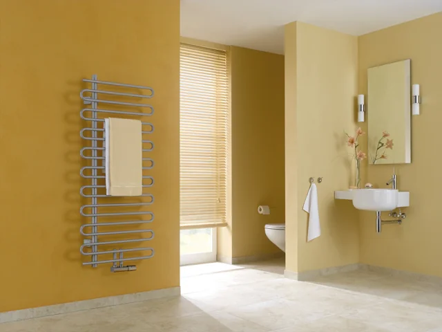 Arbonia Design-Heizkörper „Cobratherm®“ 40 × 114,1 cm in Weiß (RAL 9016) Arbonia Design-Heizkörper „Cobratherm®“ 40 × 114,1 cm in Weiß (RAL 9016)