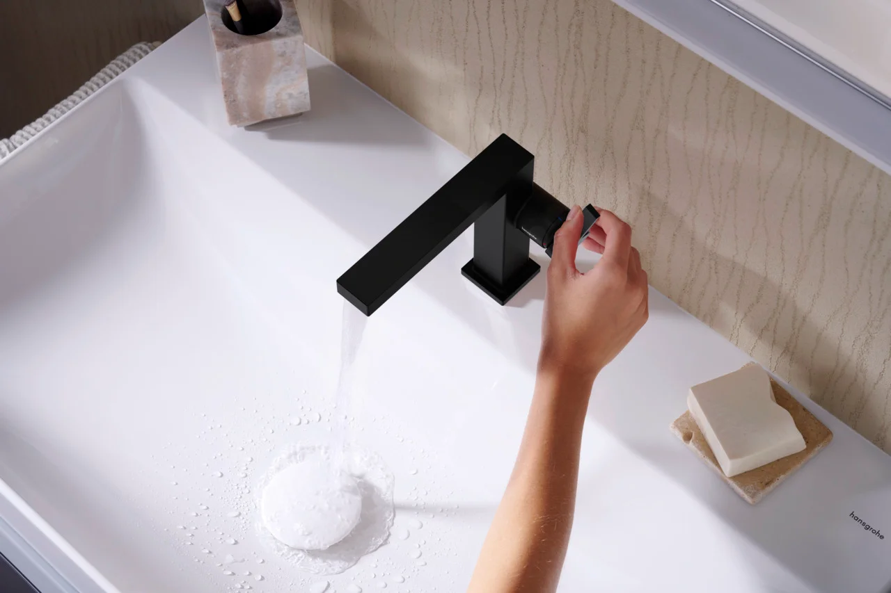 Hansgrohe Xelu Q Waschtisch, Keramik, weiß, 800 x 480 mm, 100 mm Beckenhöhe, wandhängend, mit Ablage rechts und SmartClean-Glasur