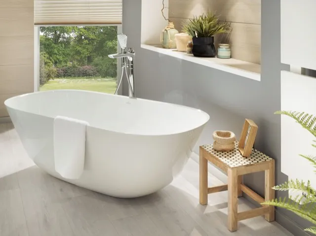 Villeroy & Boch Badewanne „Theano“ freistehend oval 155 × 75 cm, Fußablauf in Weiß Alpin