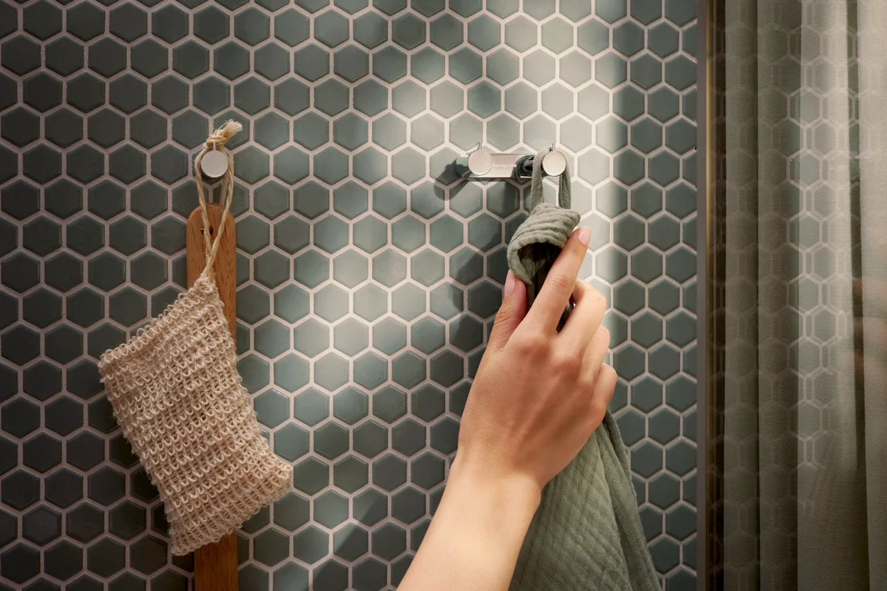 Hansgrohe AddStoris S Doppelhaken in Chrom für Wandmontage mit verdeckter Befestigung, Bohrabstand 50 mm, Bohrloch-Durchmesser 6 mm