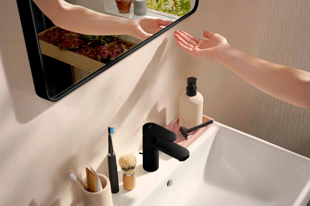 Hansgrohe Xarita Lite Q Spiegel mit horizontaler LED-Beleuchtung, IR-Sensor, Mattschwarz, Maße 500x700x30 mm