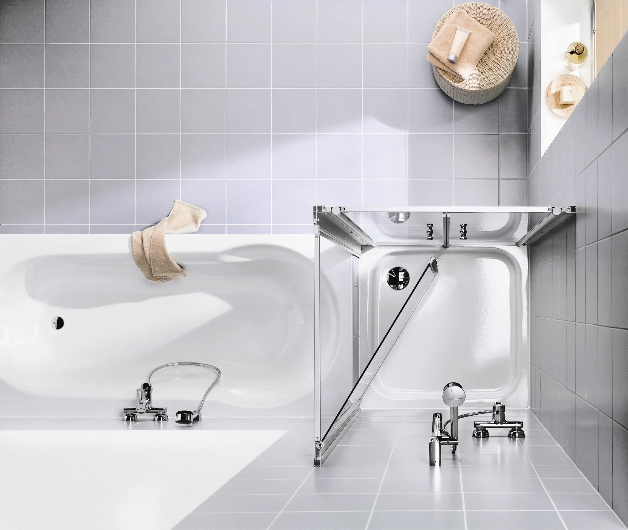 Kermi Duschdesign IBIZA 2000 Seitenwand geteilt beweglich, H 1750 mm, SW 680-710 mm, Silber Mattglanz Breitenverstellmaß: 670 – 700 mm / Glas: Klar / Höhe: 175 cm / Oberflächenveredelung: ohne KermiCLEAN / Profile: Silber Mattglanz / Wanneneinbaumaß (Seitenwand): 680 – 710 mm Kermi Duschdesign IBIZA 2000 Seitenwand geteilt beweglich, H 1750 mm, SW 680-710 mm, Silber Mattglanz Breitenverstellmaß: 670 – 700 mm / Glas: Klar / Höhe: 175 cm / Oberflächenveredelung: ohne KermiCLEAN / Profile: Silber Mattglanz / Wanneneinbaumaß (Seitenwand): 680 – 710 mm