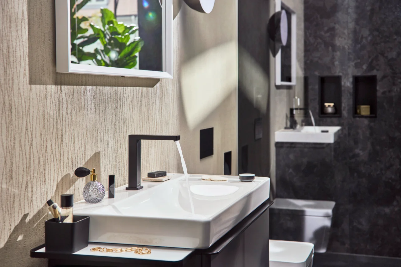 Hansgrohe Xarita E Spiegel 800/700/50 mm mit LED-Beleuchtung, IR-Sensor, Mattweiß