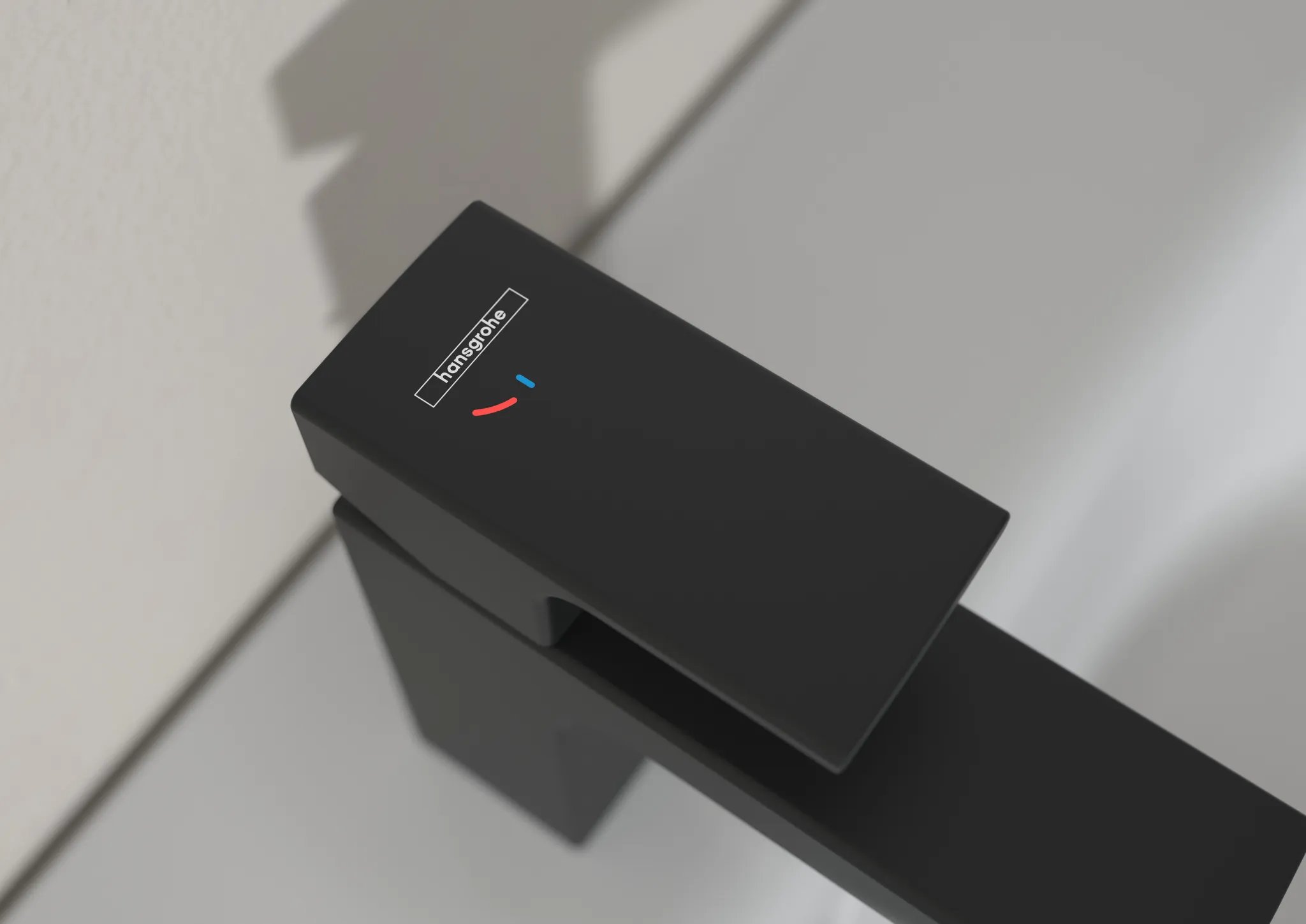 Hansgrohe Vernis Shape Einhebel-Waschtischmischer 100 CoolStart mit isolierter Wasserführung und Zugstangen-Ablaufgarnitur, Mattschwarz