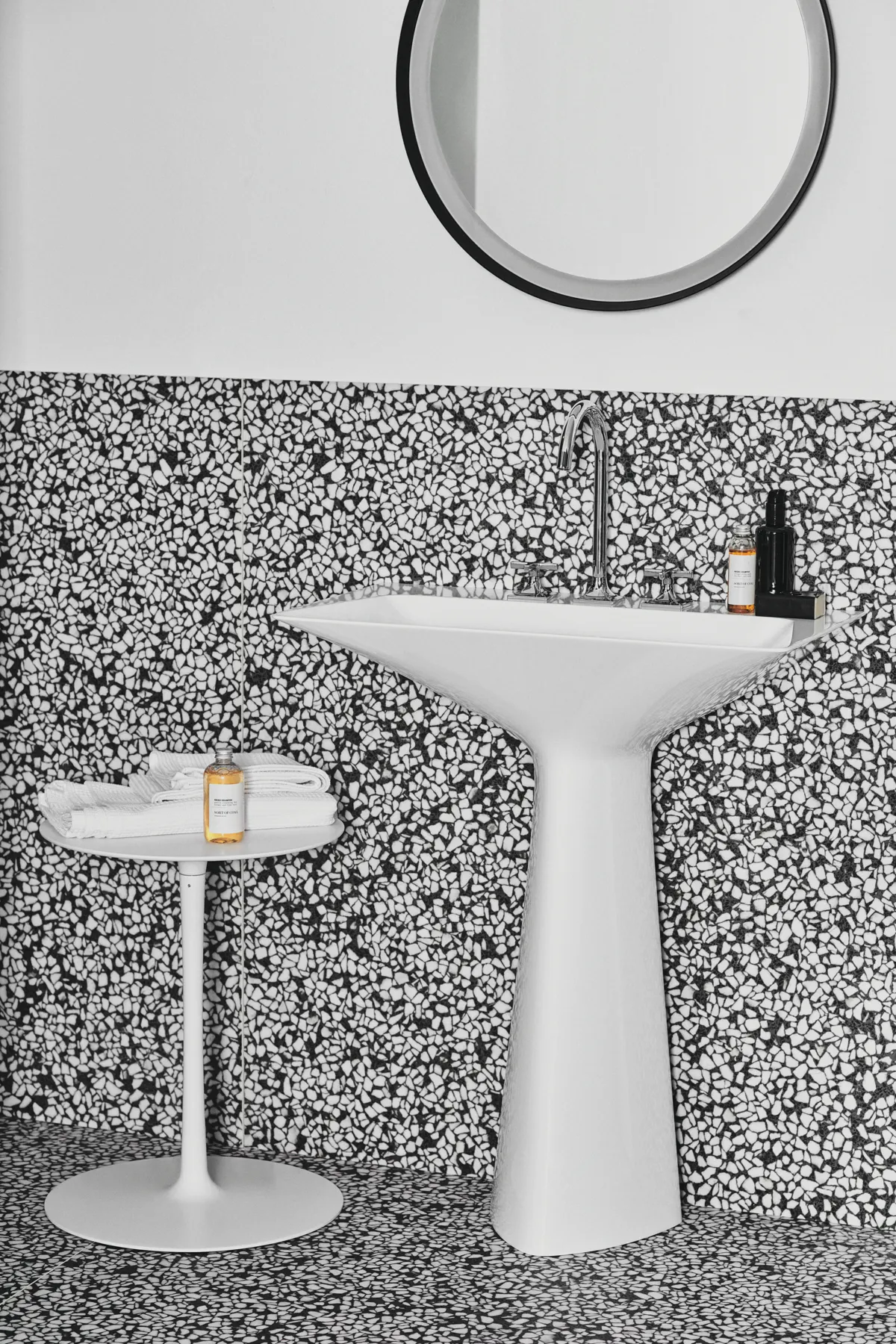 Ideal Standard Spiegel „Conca“ 65 × 65 cm Ideal Standard Spiegel „Conca“ 65 × 65 cm