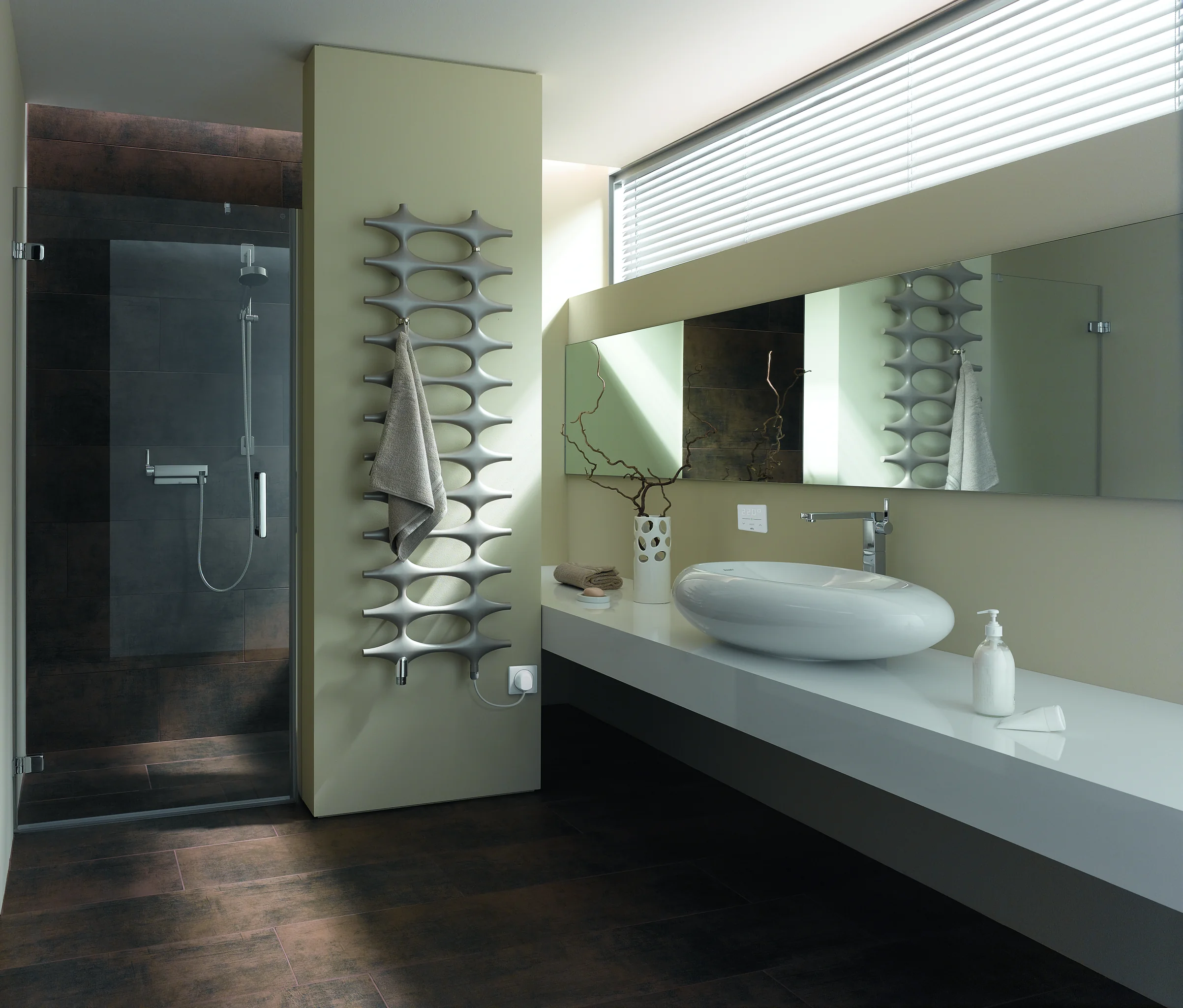 Kermi Ideos-V Bad- und Wohnheizkörper im Elektro-Zusatzbetrieb, Glanzsilber Metallic, 1151x508x37 mm, links
