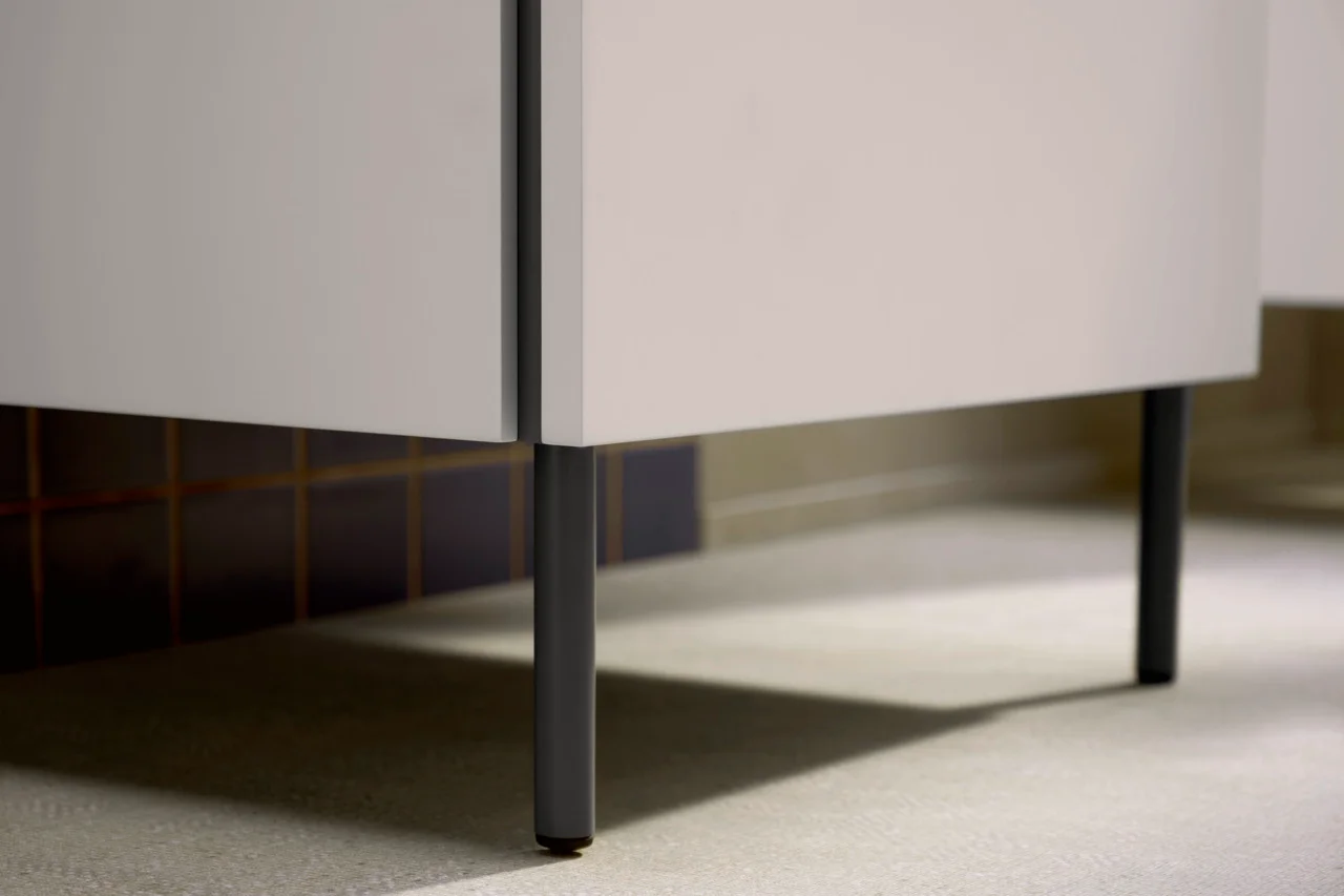 Hansgrohe Möbelfüße Xilesa E, Schiefergrau Matt, 145x20 mm, 2 Stück mit Höhenausgleich und verdeckter Befestigung Hansgrohe Möbelfüße Xilesa E, Schiefergrau Matt, 145x20 mm, 2 Stück mit Höhenausgleich und verdeckter Befestigung
