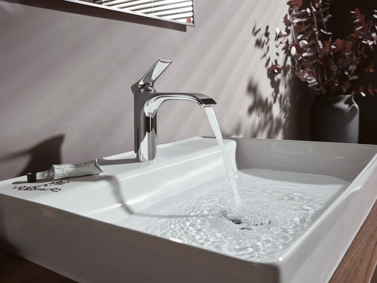 Hansgrohe Vivenis Einhebel-Waschtischmischer 110, Chrom, Ausladung 146 mm, Auslaufhöhe 110 mm, Hebelgriff, WaterfallStream, max. Durchfluss 5 l/min Hansgrohe Vivenis Einhebel-Waschtischmischer 110, Chrom, Ausladung 146 mm, Auslaufhöhe 110 mm, Hebelgriff, WaterfallStream, max. Durchfluss 5 l/min