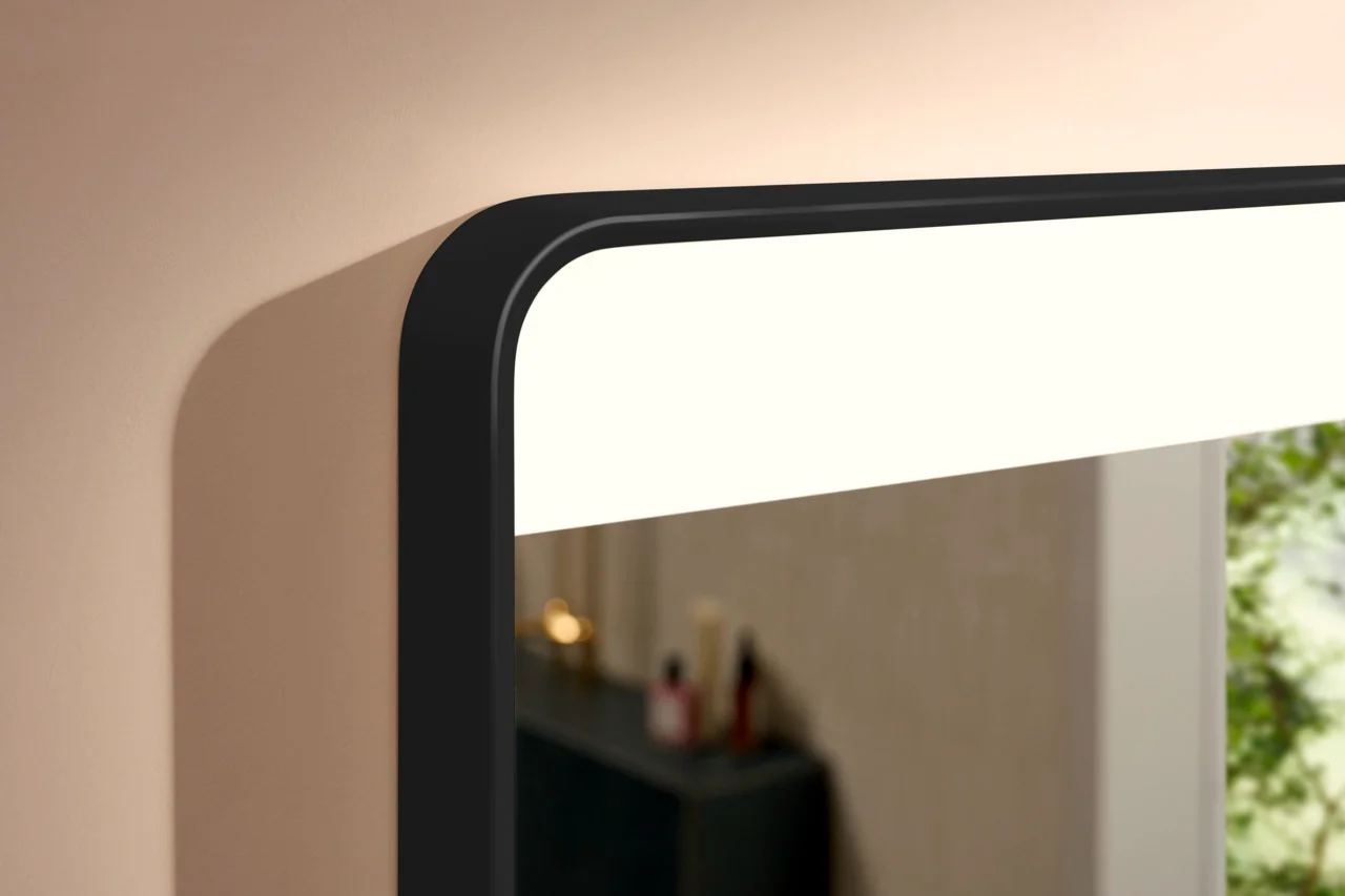 Hansgrohe Xarita Lite Q Spiegel mit horizontaler LED-Beleuchtung, Mattschwarz, Maße 600x700x30 mm