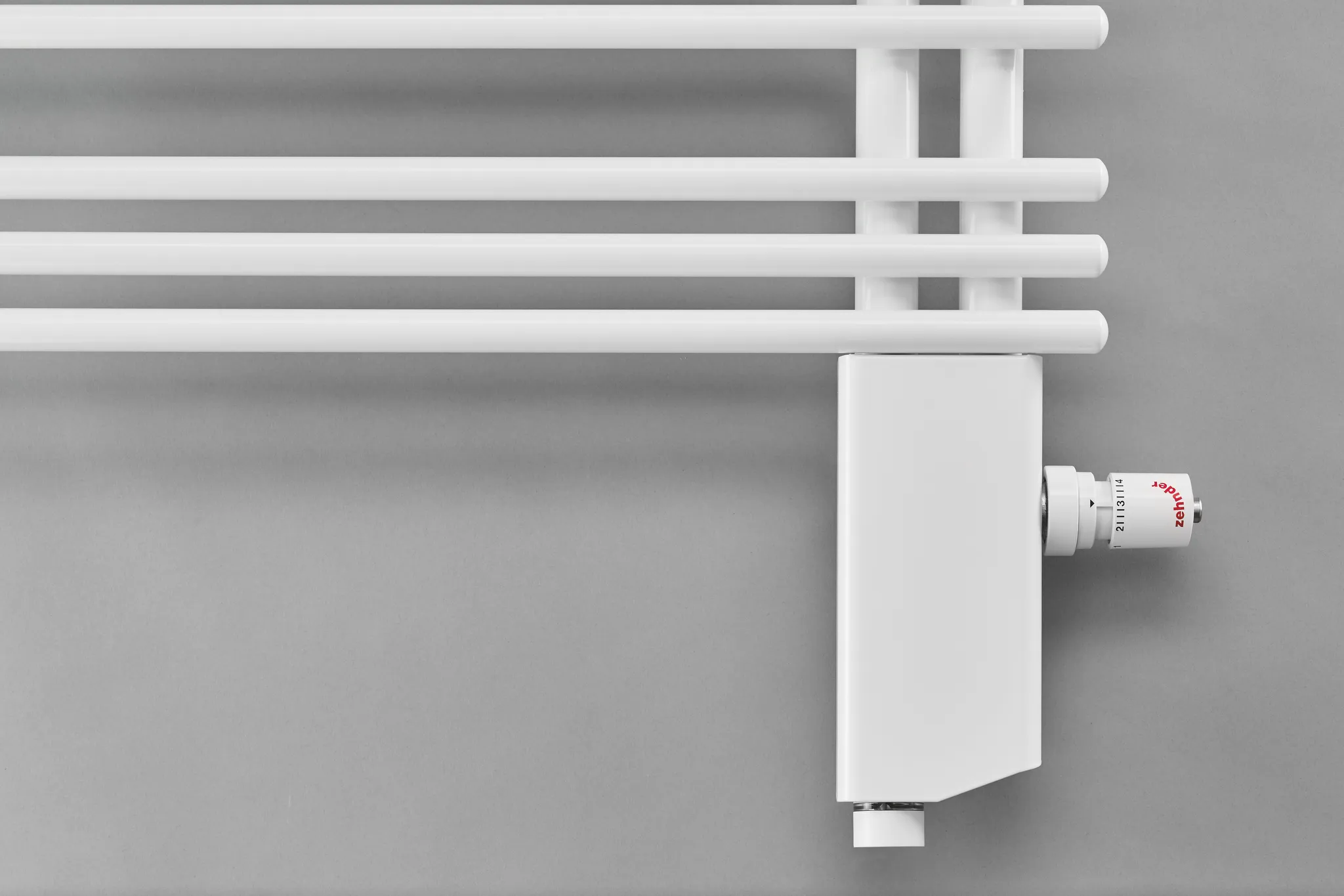 Anschlussarmatur für „Yucca“ Blende lang in weiß Anschlussarmatur für „Yucca“ Blende lang in weiß