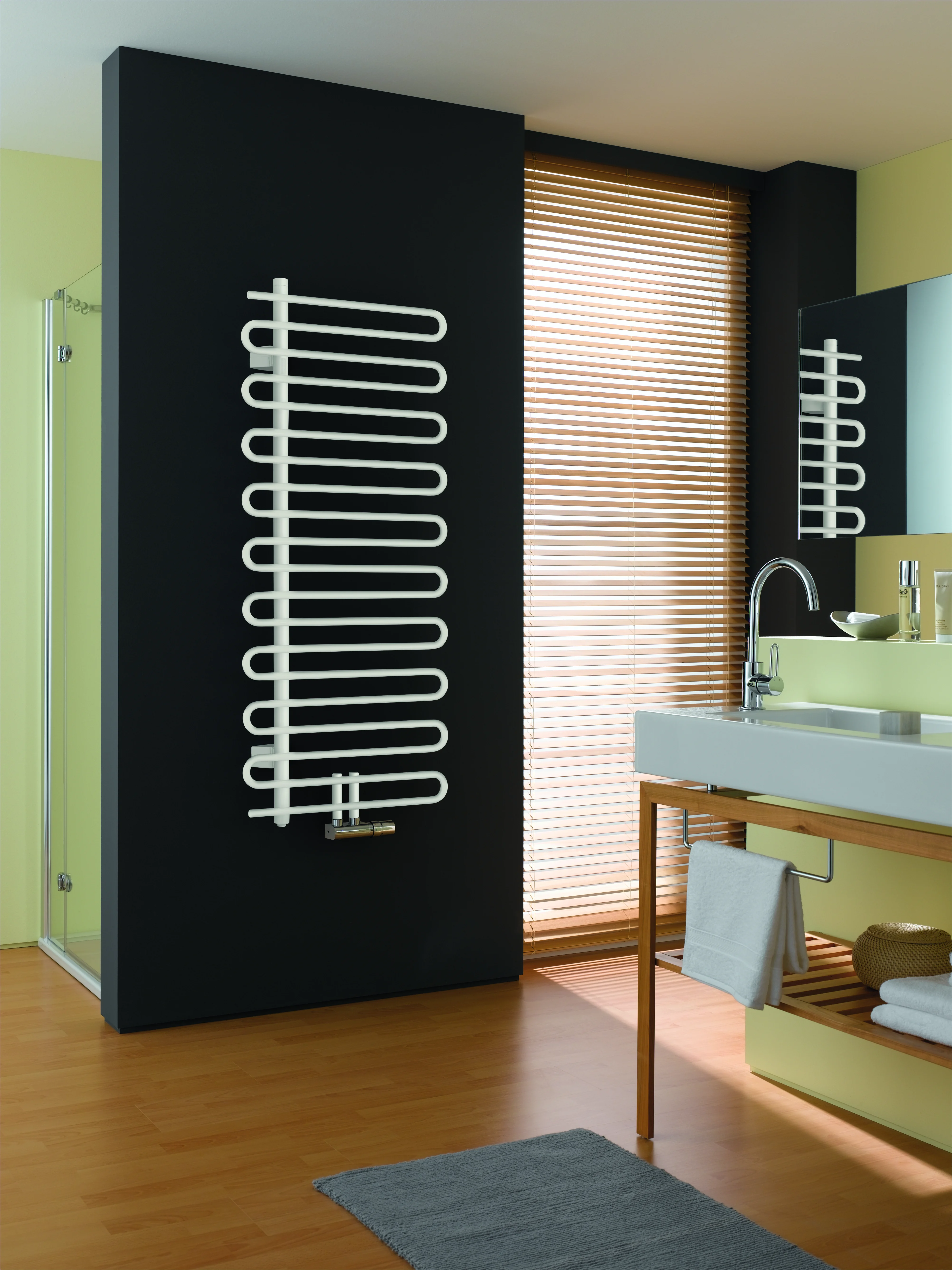 Arbonia Design-Heizkörper „Cobratherm®“ 40 × 184,1 cm in glanzsilber Metallic