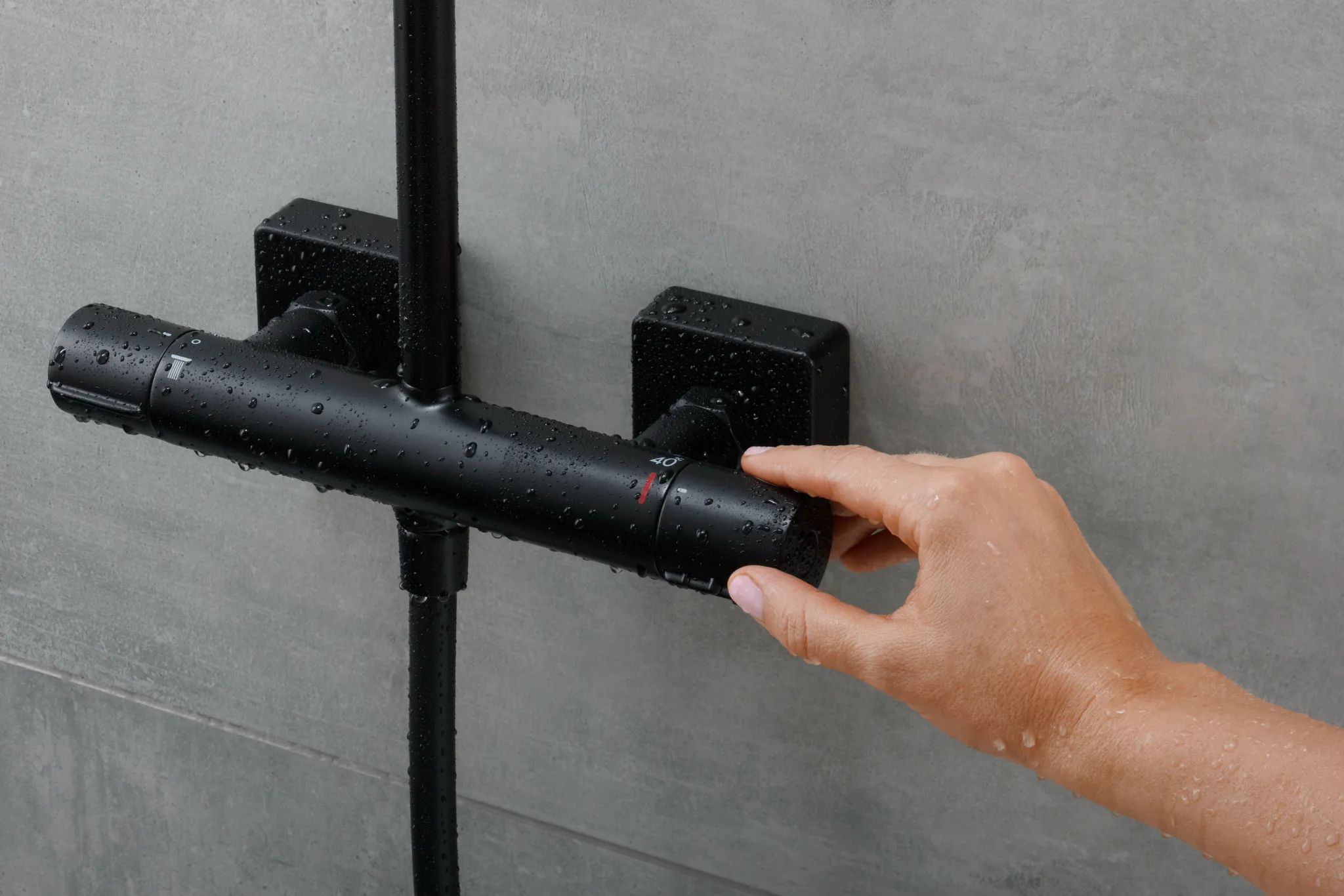 Hansgrohe Vernis Shape Showerpipe 240 1jet mit Thermostat, mattschwarz, 240 x 240 mm, Aufputzinstallation