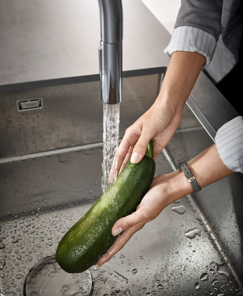 Hansgrohe Aquno Select M81 Einhebel-Küchenmischer mit Ausziehbrause 3jet Chrom, ComfortZone 170, Schwenkbereich einstellbar in 3 Stufen auf 60°, 110° oder 150°, Laminarstrahl, Brausestrahl, SatinFlow, MagFit magnetische Brausehalterung, maximale Durchflu Hansgrohe Aquno Select M81 Einhebel-Küchenmischer mit Ausziehbrause 3jet Chrom, ComfortZone 170, Schwenkbereich einstellbar in 3 Stufen auf 60°, 110° oder 150°, Laminarstrahl, Brausestrahl, SatinFlow, MagFit magnetische Brausehalterung, maximale Durchflu