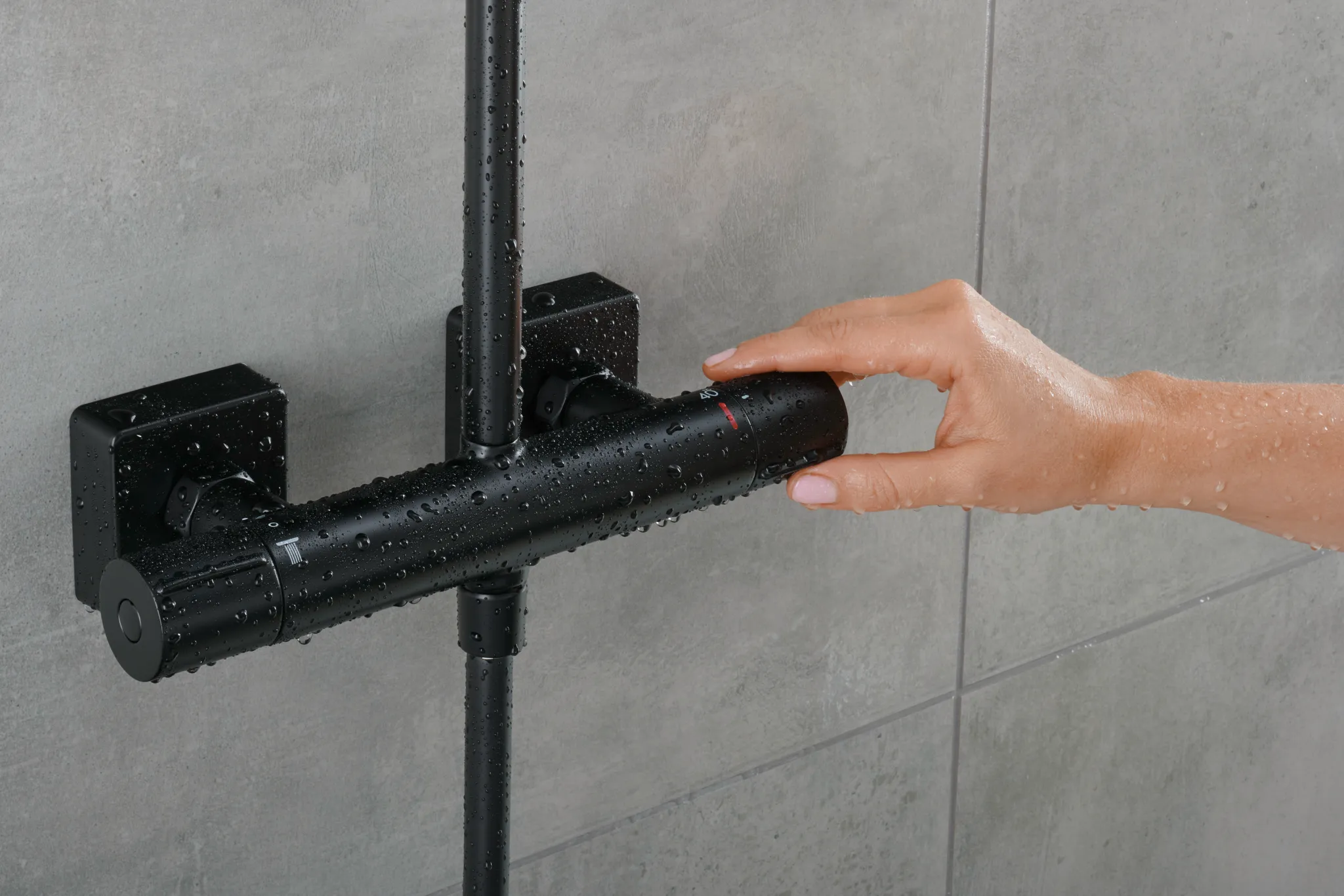 Hansgrohe Vernis Shape Showerpipe 240 1jet mit Thermostat, mattschwarz, 240 x 240 mm, Aufputzinstallation Hansgrohe Vernis Shape Showerpipe 240 1jet mit Thermostat, mattschwarz, 240 x 240 mm, Aufputzinstallation
