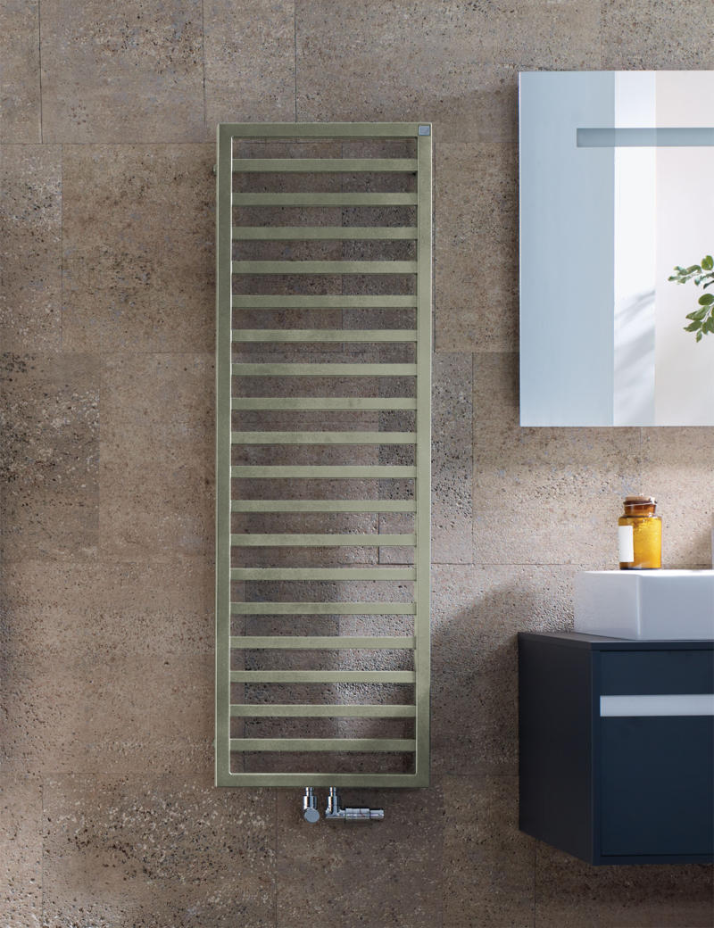 Zehnder Design-Elektroheizkörper „Quaro“ für gemischten Betrieb mit eingebautem Heizstab und 50 mm-Mittelanschluss 45 × 140,3 cm in Cement Grey (RAL 7033)