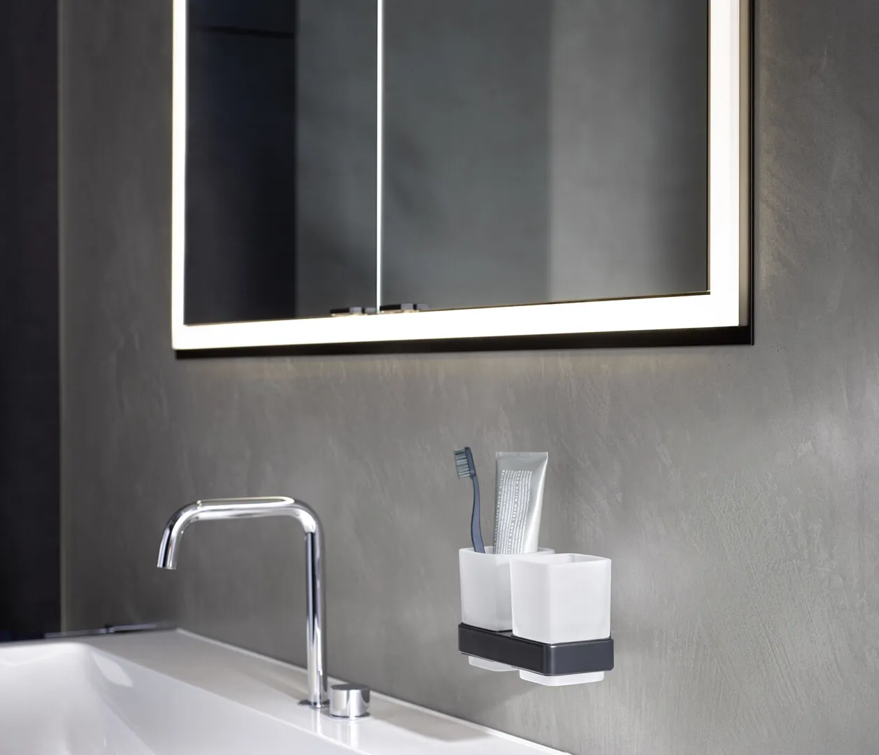 emco Spiegelschrank „prime“ Facelift 63 × 73 × 16,7 cm emco Spiegelschrank „prime“ Facelift 63 × 73 × 16,7 cm
