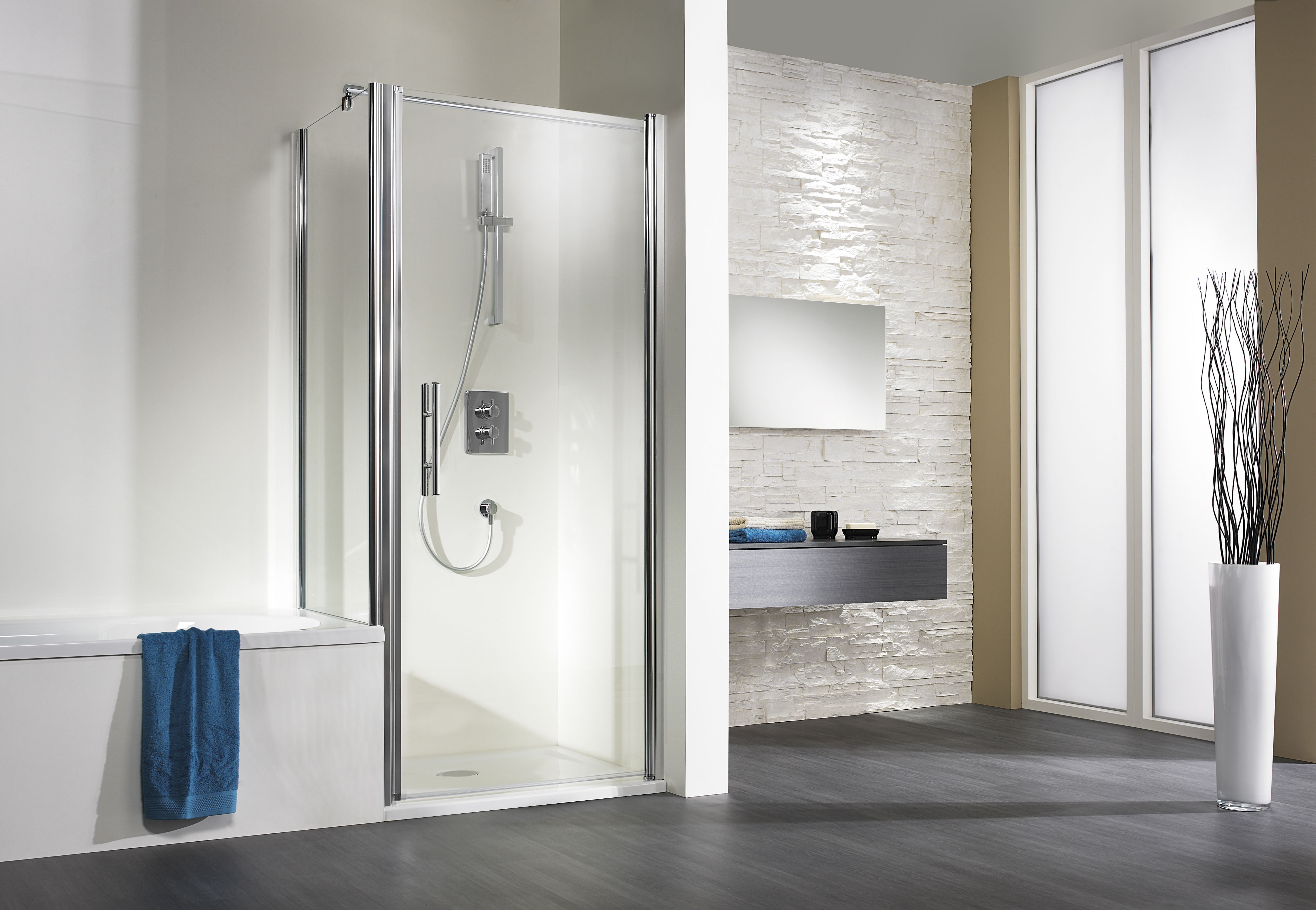 HSK teilgerahmte verkürzte Seitenwand „Exklusiv“ Glas Klar hell, Profile Alu Silber-matt, für #Türbreite#, B: 750 mm H: 1750 mm Anschlag: links / Glas: Klar hell / Größe: 75 × 175 cm / Oberflächenveredelung: mit TwinSeal / Profile: Alu Silber-matt