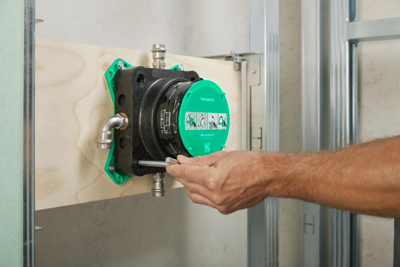 Hansgrohe iBox universal 2 Grundkörper - wärme- und schallisolierend, rotationssymmetrische Montage, einstellbarer Montagering in 5 mm Schritten, für alle neuen Brausen-, Wannen- und Thermostat-Fertigsets Unterputz (ShowerSelect Comfort, DuoTurn)