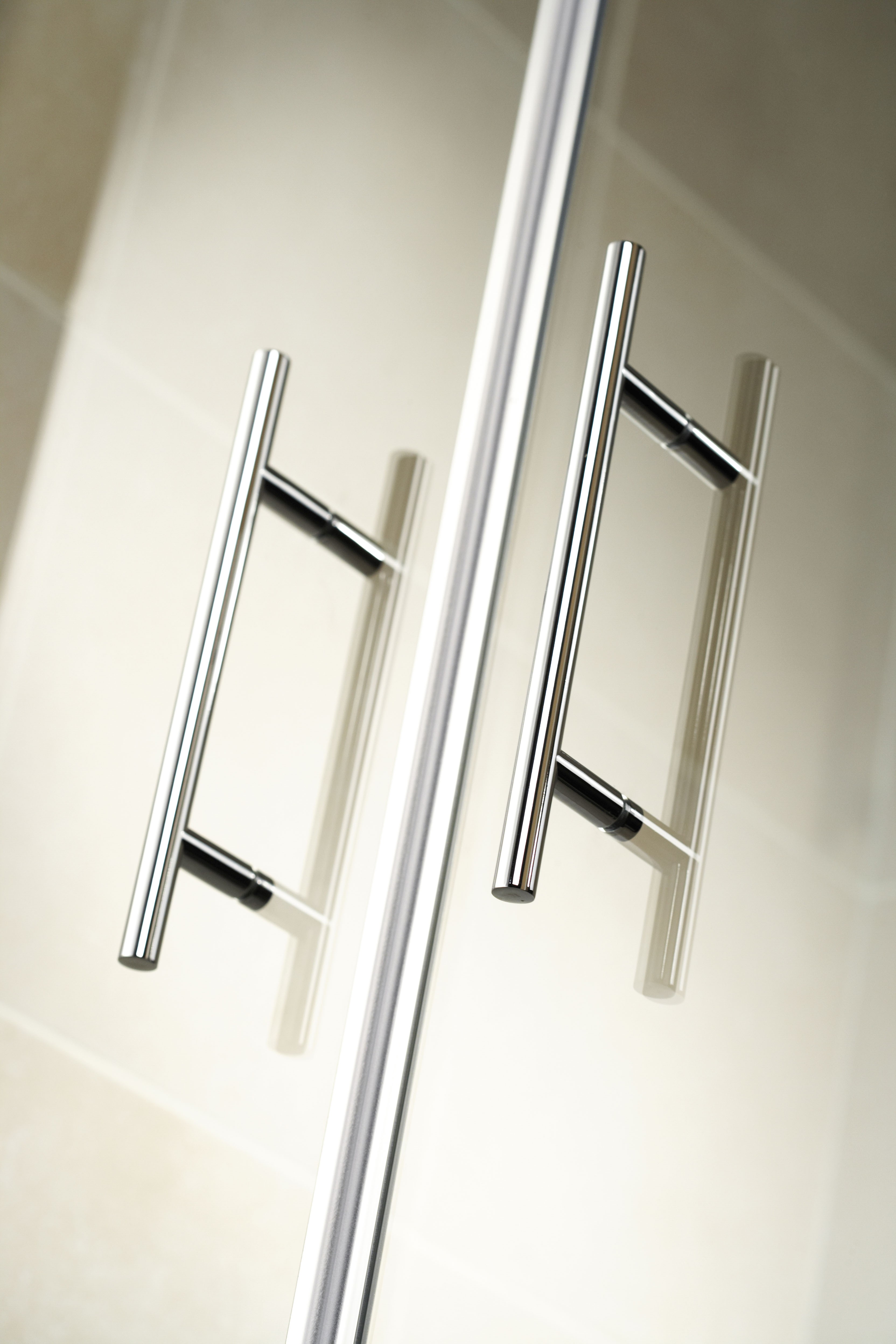 HSK gerahmte Runddusche mit Schiebetür 4-teilig „Favorit“ Glas Klar hell, Profile Chromoptik (Alu Hochglanz poliert), H: 1850 mm HSK gerahmte Runddusche mit Schiebetür 4-teilig „Favorit“ Glas Klar hell, Profile Chromoptik (Alu Hochglanz poliert), H: 1850 mm