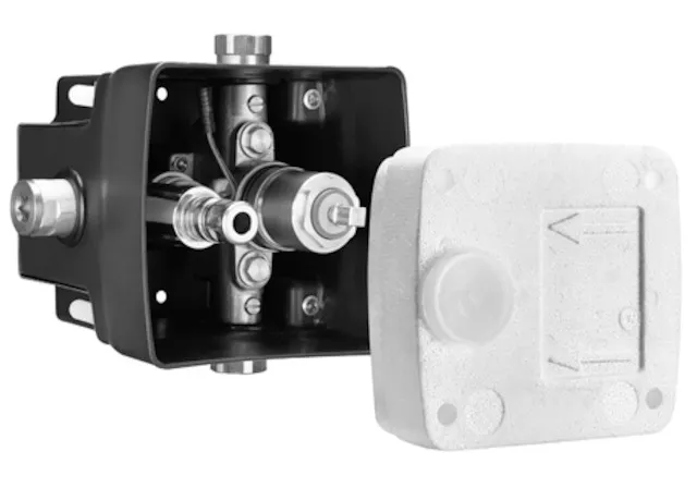 Unterputz-Masterbox WBW-E-M, Mischwasser, Masterbox, 2 Vorfilter, 2 RFV, 2x G 1/2 IG, B 149 mm x H 138 mm x T 140 mm Unterputz-Masterbox WBW-E-M, Mischwasser, Masterbox, 2 Vorfilter, 2 RFV, 2x G 1/2 IG, B 149 mm x H 138 mm x T 140 mm