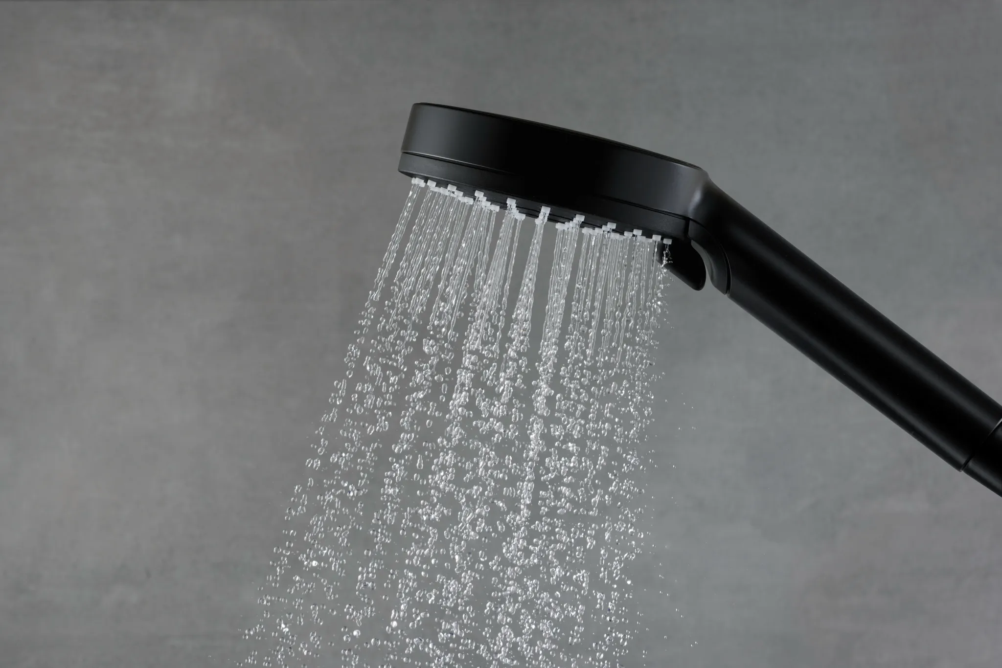 Hansgrohe Vernis Shape Showerpipe 240 1jet mit Thermostat, mattschwarz, 240 x 240 mm, Aufputzinstallation