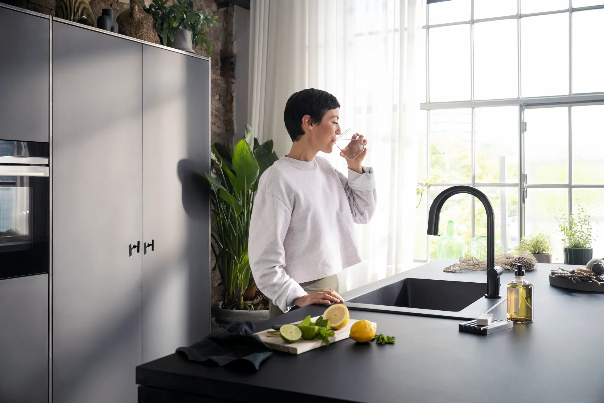 Hansgrohe Aqittura M91 SodaSystem 210 Mischer, Ausziehauslauf, 1jet, sBox, Starter Set, Mattschwarz Hansgrohe Aqittura M91 SodaSystem 210 Mischer, Ausziehauslauf, 1jet, sBox, Starter Set, Mattschwarz