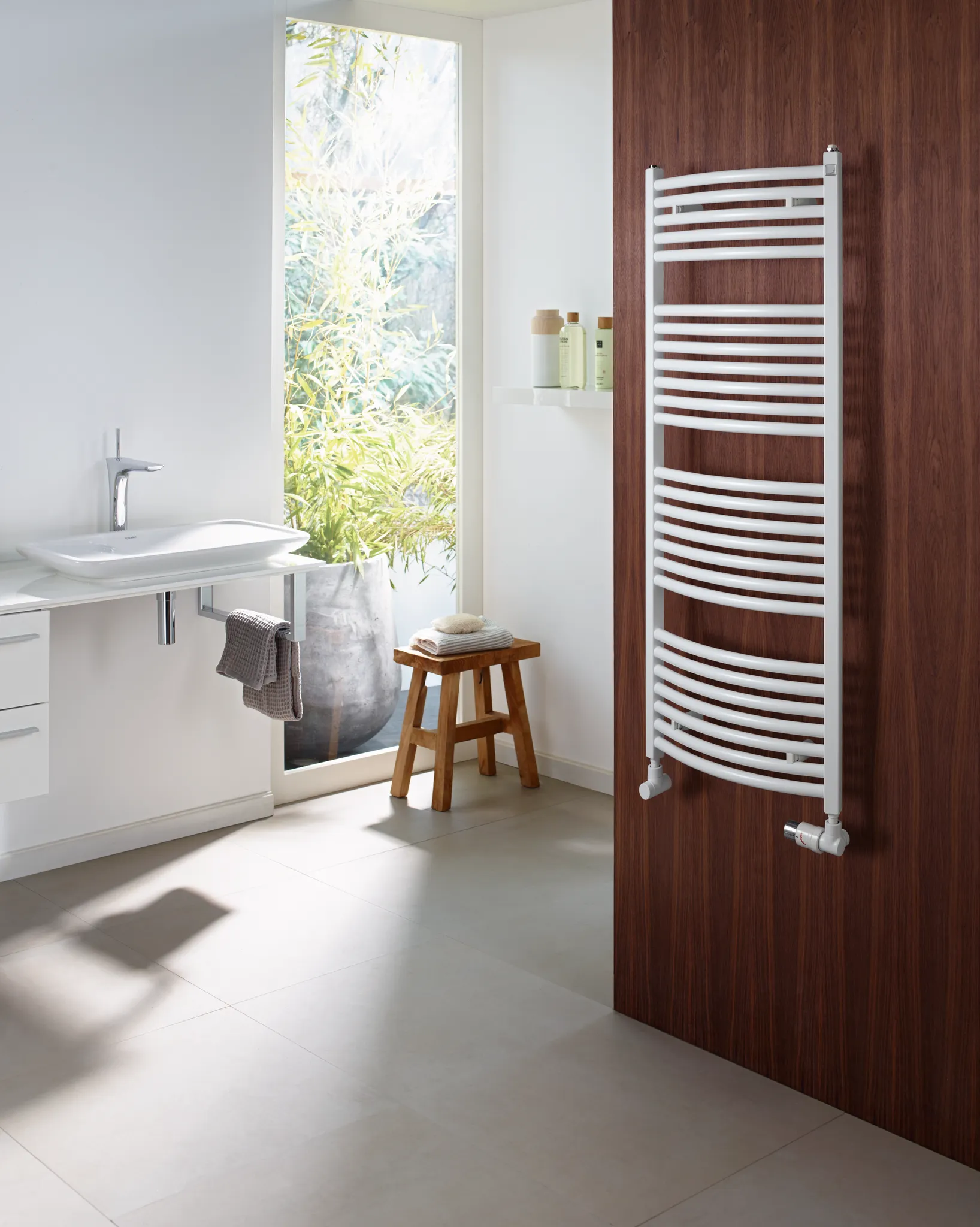 Zehnder Design-Heizkörper „Zeno Bow“ für Warmwasser-Zentralheizung oder für gemischten Betrieb 59,5 × 168,8 cm in Anthracite Grey (RAL 7016, glänzend) Zehnder Design-Heizkörper „Zeno Bow“ für Warmwasser-Zentralheizung oder für gemischten Betrieb 59,5 × 168,8 cm in Anthracite Grey (RAL 7016, glänzend)