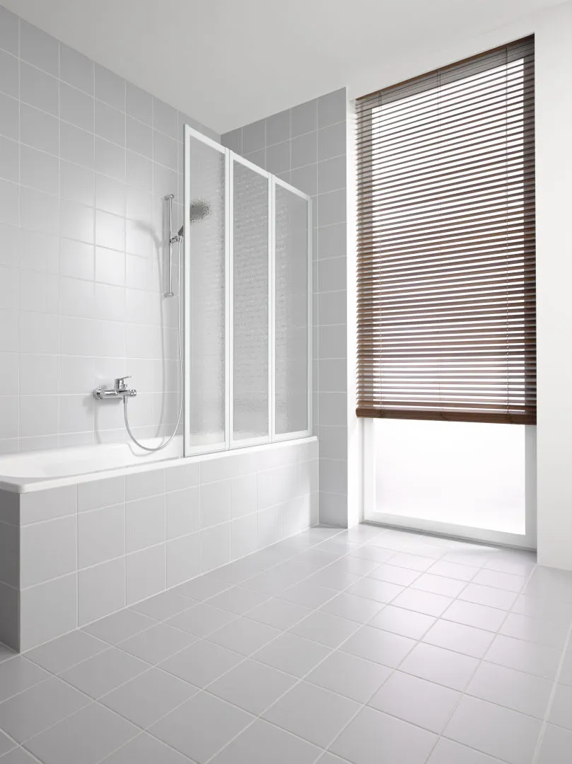 Kermi Duschdesign Badewannenabtrennung Faltwand 3-flügelig auf Badewanne „VARIO 2000“, Falttür Glas Kerolan Perl, Profile Weiß (RAL 9016), BV: 1011 - 1027 mm H: 1400 mm