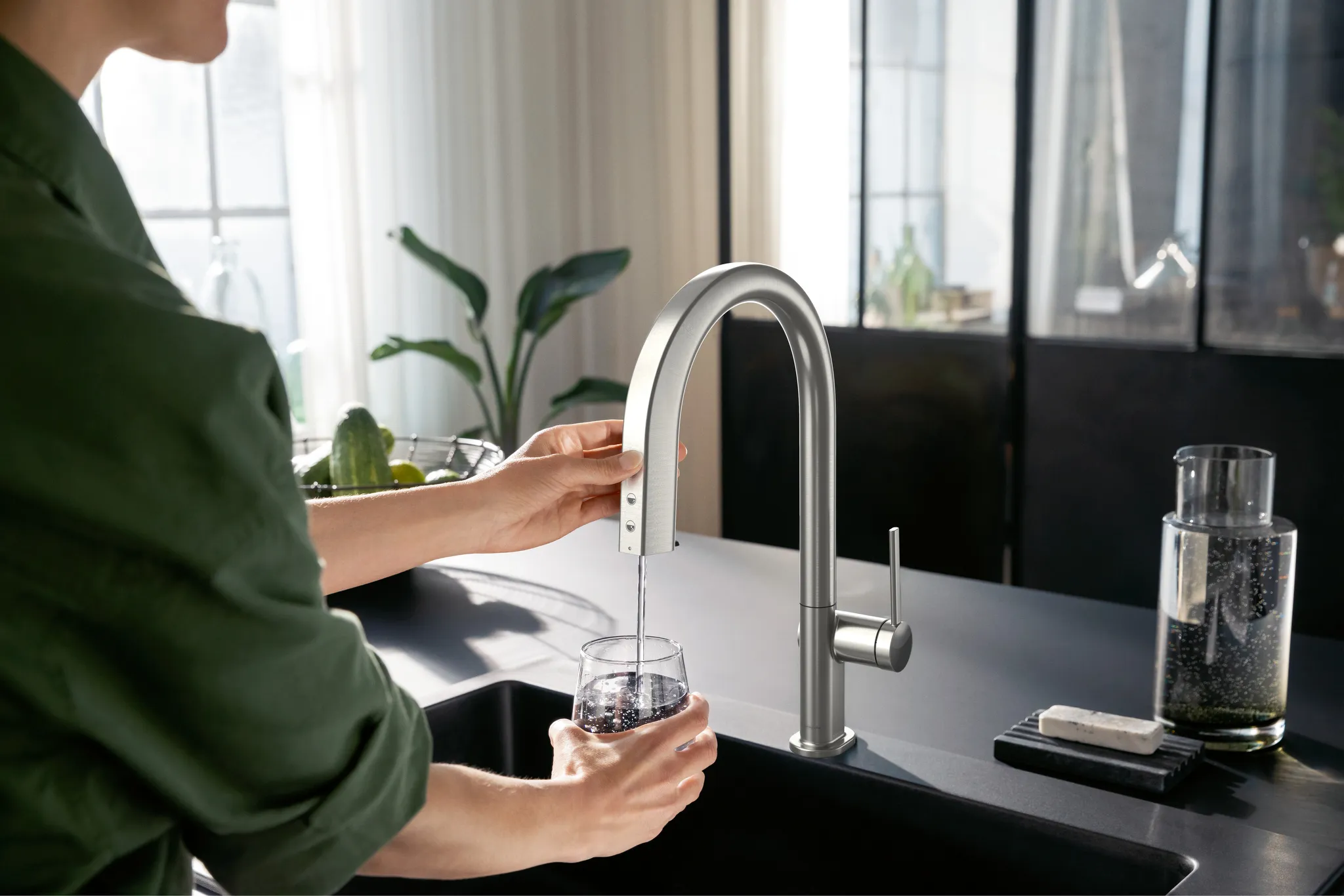 Hansgrohe Aqittura M91 SodaSystem 210 Auszieharm mit sBox, Edelstahl, Hahnlochbohrung 35 mm, max. Auszugslänge 76 cm