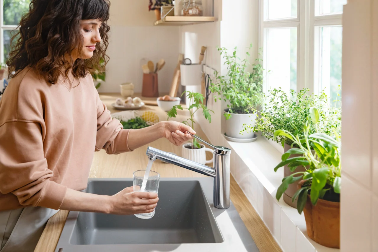 Hansgrohe Zesis M33 Einhebel-Küchenmischer 150, Chrom, Normalstrahl, max. Durchfluss 11,6 l/min, Keramikmischsystem, Temperaturbegrenzung einstellbar Hansgrohe Zesis M33 Einhebel-Küchenmischer 150, Chrom, Normalstrahl, max. Durchfluss 11,6 l/min, Keramikmischsystem, Temperaturbegrenzung einstellbar