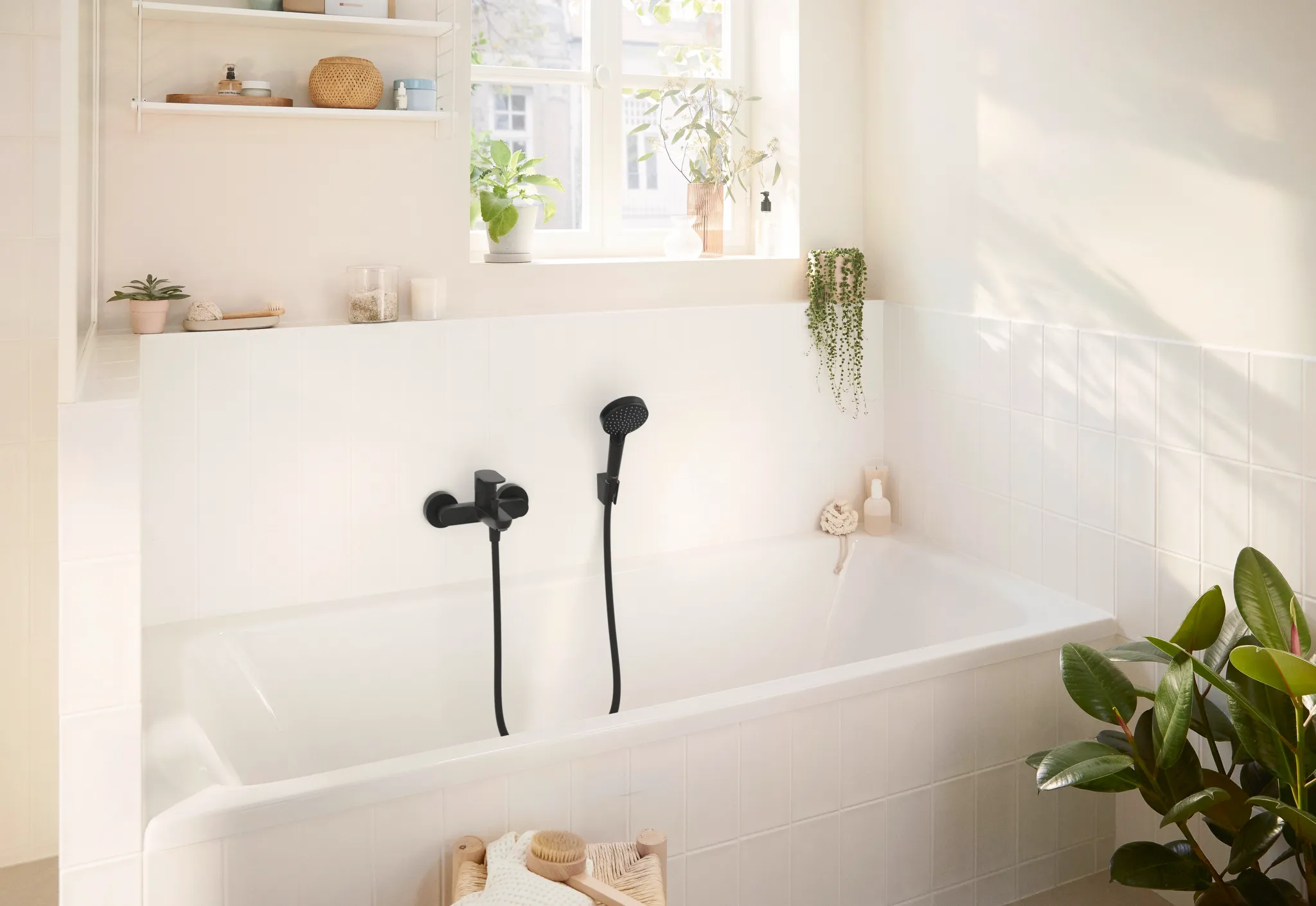 Hansgrohe Rebris S Einhebel-Wannenmischer Aufputz, Mattschwarz, Ausladung 173 mm, DN15, Keramikmischsystem Hansgrohe Rebris S Einhebel-Wannenmischer Aufputz, Mattschwarz, Ausladung 173 mm, DN15, Keramikmischsystem
