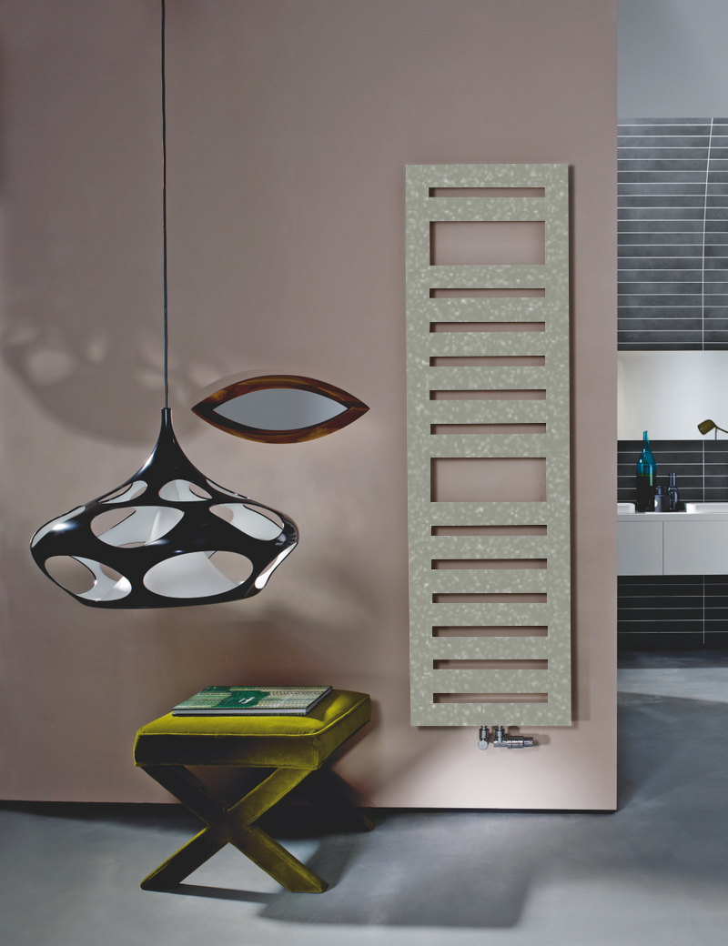 Zehnder Design-Heizkörper „Metropolitan Spa“ für Warmwasser-Zentralheizung mit 50 mm-Mittelanschluss und integriertem Thermostat „Completto“ 40 × 80,5 cm in Grey Aluminium (glänzend)