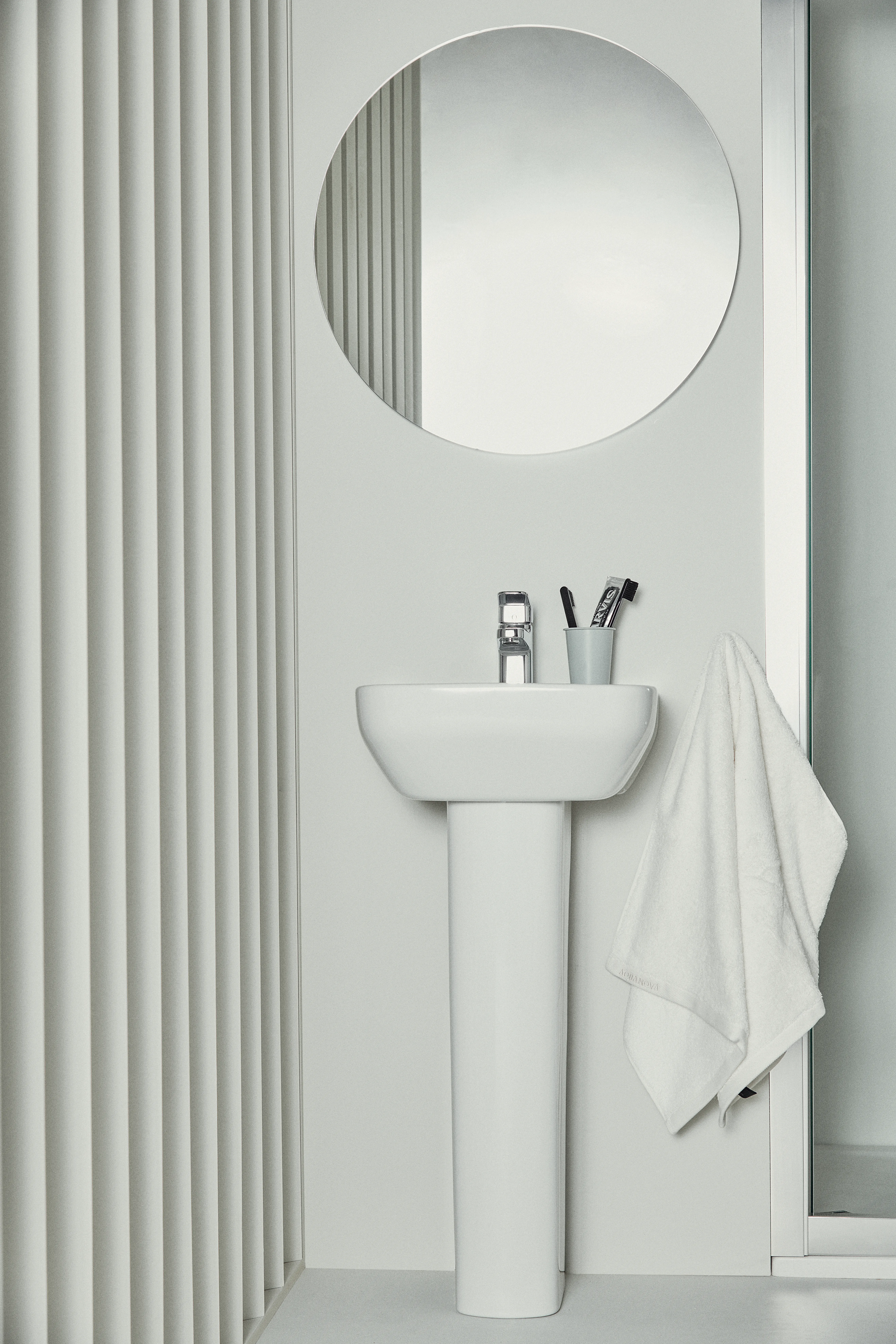 Waschbecken „i.lifeA“ 40 × 36 × 18 cm, Hahnlochposition mittig Waschbecken „i.lifeA“ 40 × 36 × 18 cm, Hahnlochposition mittig