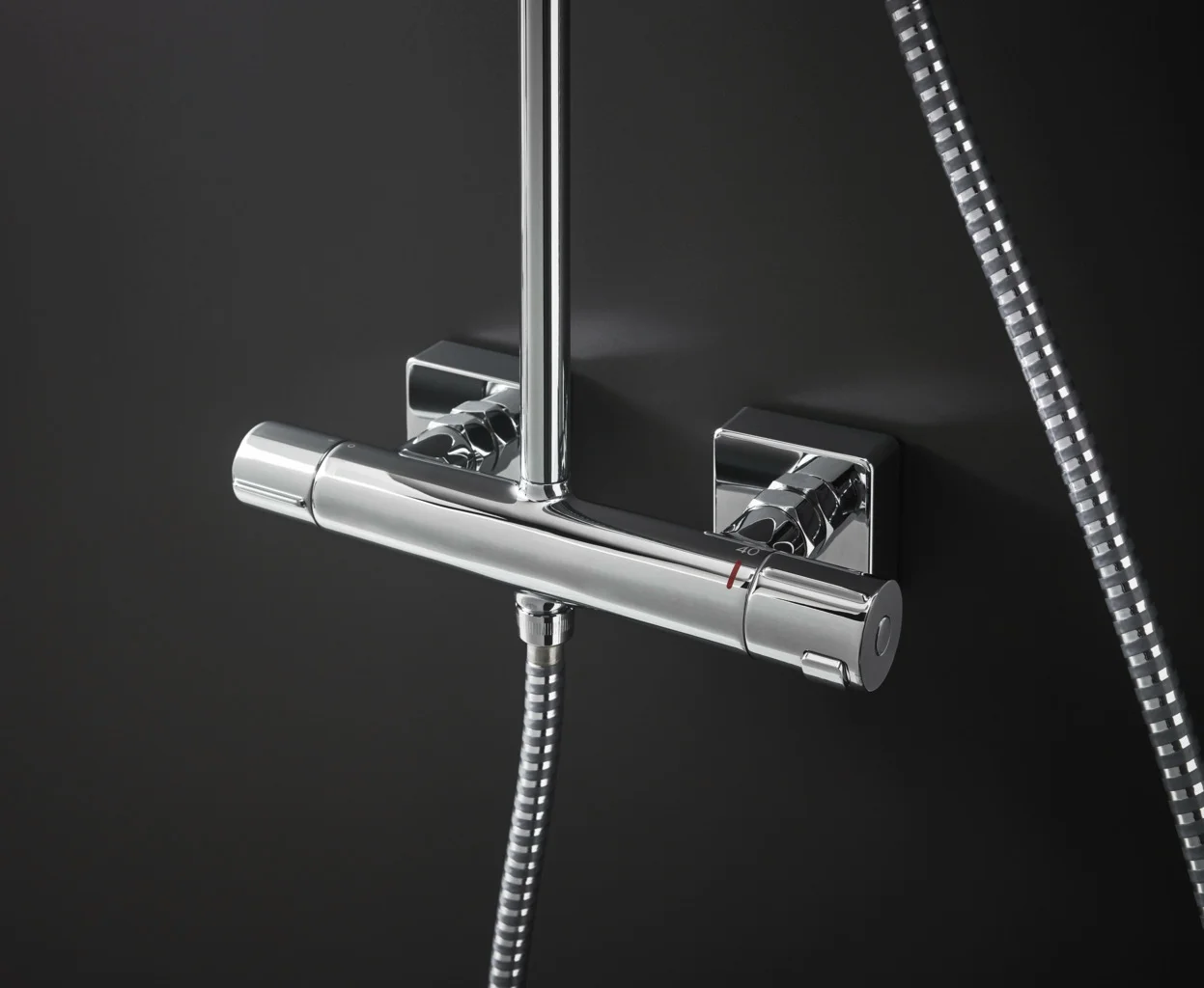 Hansgrohe Vernis Shape Showerpipe 230 1jet EcoSmart mit Thermostat, Chrom, 426 mm Brausearmlänge, Aufputzinstallation