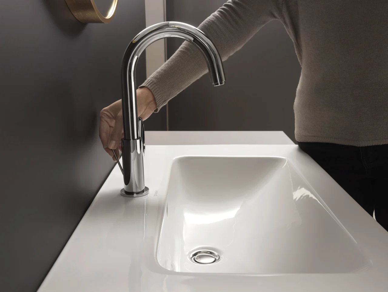 Hansgrohe Vernis Blend Einhebel-Waschtischmischer Chrom, Ausladung 166 mm, Auslaufhöhe 200 mm, Schwenkbereich einstellbar in 2 Stufen auf 120° oder 360°, Laminarstrahl, max. Durchflussmenge 5 l/min bei 3 bar Hansgrohe Vernis Blend Einhebel-Waschtischmischer Chrom, Ausladung 166 mm, Auslaufhöhe 200 mm, Schwenkbereich einstellbar in 2 Stufen auf 120° oder 360°, Laminarstrahl, max. Durchflussmenge 5 l/min bei 3 bar