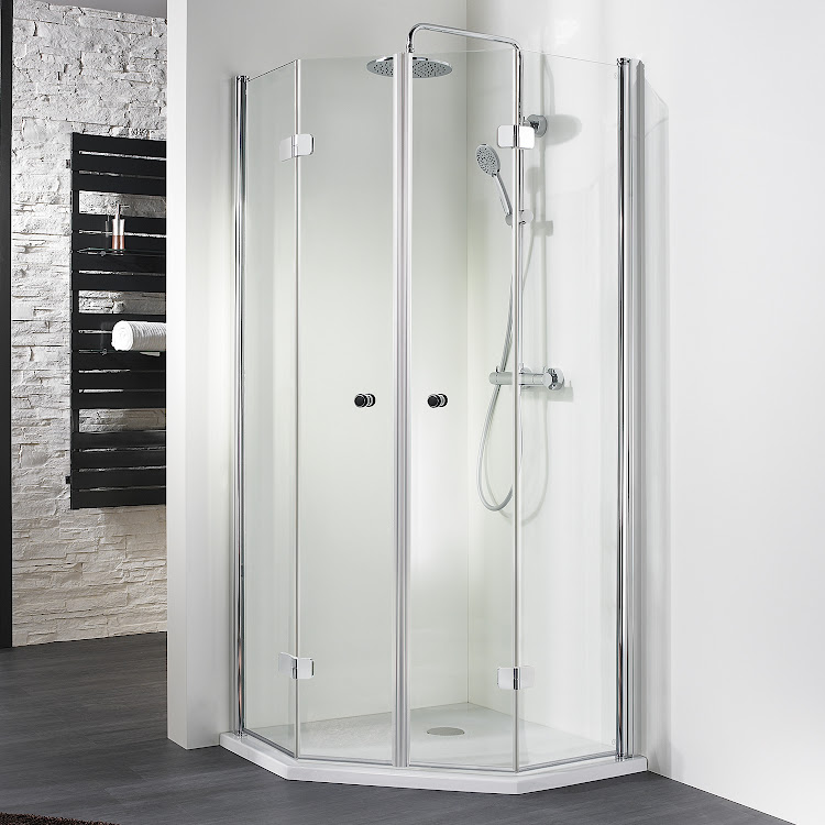 HSK teilgerahmte Fünfeckdusche mit Drehfalttür „Exklusiv“ Glas Klar hell, Profile Chromoptik (Alu Hochglanz poliert) HSK teilgerahmte Fünfeckdusche mit Drehfalttür „Exklusiv“ Glas Klar hell, Profile Chromoptik (Alu Hochglanz poliert)