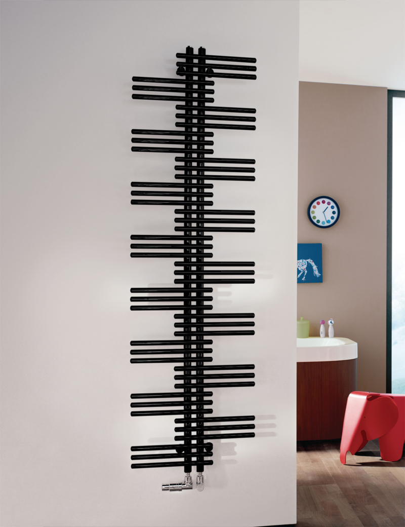 Design-Heizkörper Yucca elektrisch von Zehnder – 136,5 x 95 x 80 cm, matt schwarz, spritzwassergeschützt IP44, mit Funksteuerung