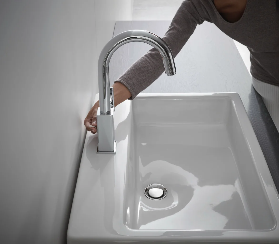 Hansgrohe Vernis Shape Einhebel-Waschtischmischer Chrom, Ausladung 166 mm, Auslaufhöhe 200 mm, Schwenkbereich 120°, Laminarstrahl, max. Durchflussmenge 5 l/min