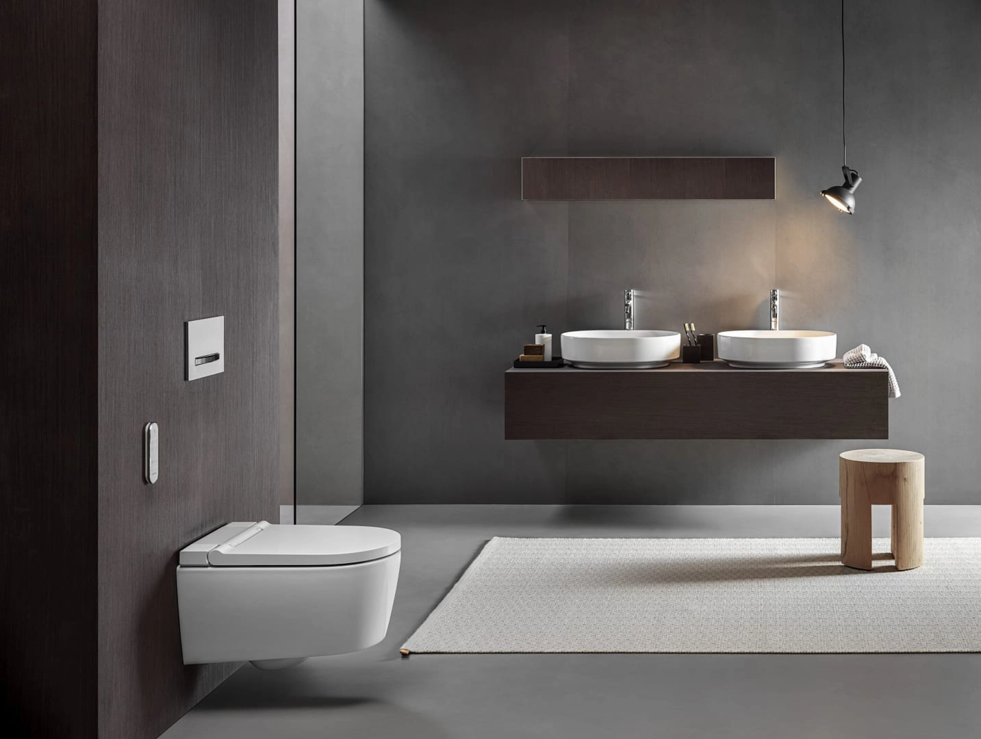 Geberit Wand-Dusch-WC Komplettanlage AquaClean „Sela“ in weiß alpin, Befestigung sichtbar, ohne Spülrand