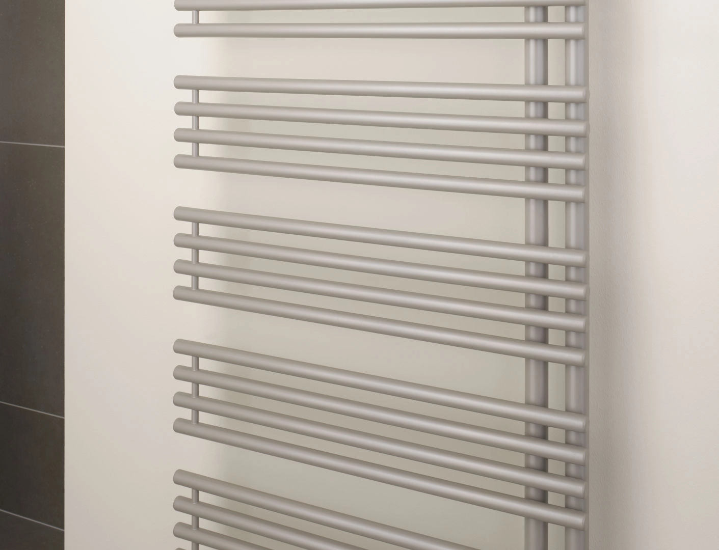 Kermi Design-Heizkörper „Diveo®“ 60 × 132 cm in Graphit Metallic Kermi Design-Heizkörper „Diveo®“ 60 × 132 cm in Graphit Metallic