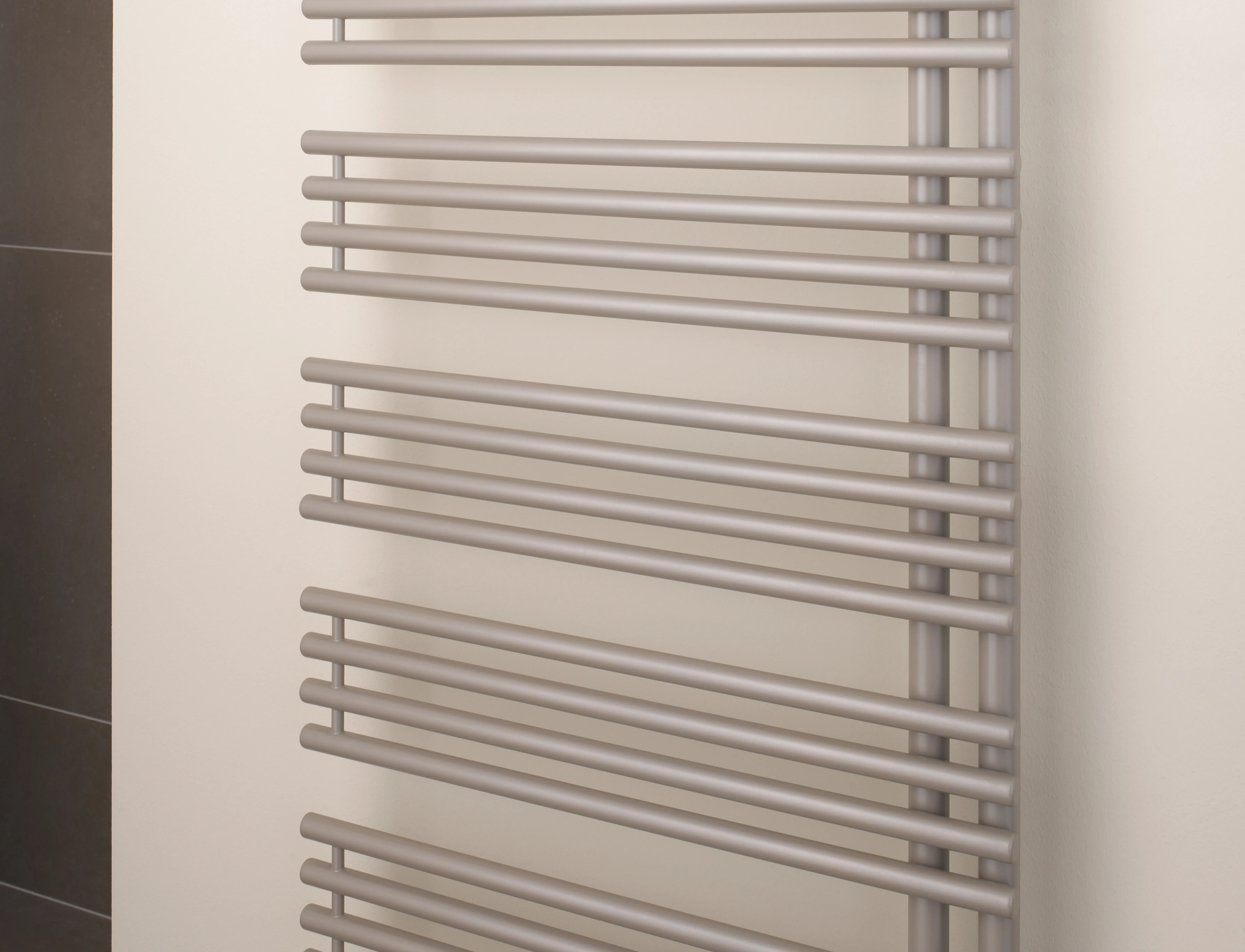 Kermi Design-Heizkörper „Diveo®“ 60 × 132 cm in Graphit Metallic Kermi Design-Heizkörper „Diveo®“ 60 × 132 cm in Graphit Metallic