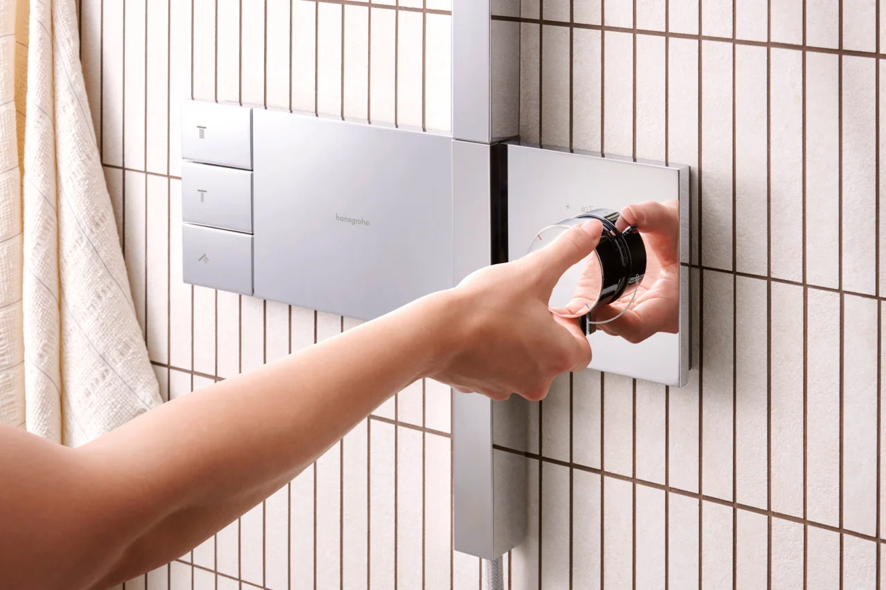Hansgrohe Showerpipe Raindance Alive Q, Chrom, 214 x 343 mm, 2 Verbraucher, Aufputzinstallation Hansgrohe Showerpipe Raindance Alive Q, Chrom, 214 x 343 mm, 2 Verbraucher, Aufputzinstallation