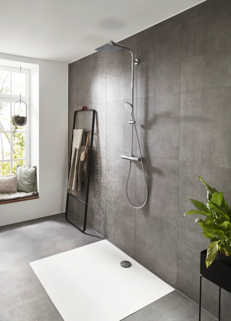 Hansgrohe Crometta E Showerpipe 240 chrom - 1-Jet mit Thermostat, Aufputzinstallation, DN15, 350 mm Brausearmlänge