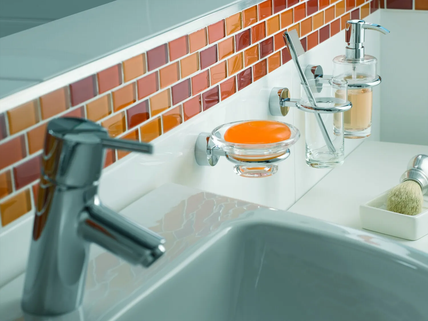 emco Seifenspender „rondo 2“, Befestigung verdeckt 7 × 17,2 × ⌀ 6,4 cm in chrom emco Seifenspender „rondo 2“, Befestigung verdeckt 7 × 17,2 × ⌀ 6,4 cm in chrom