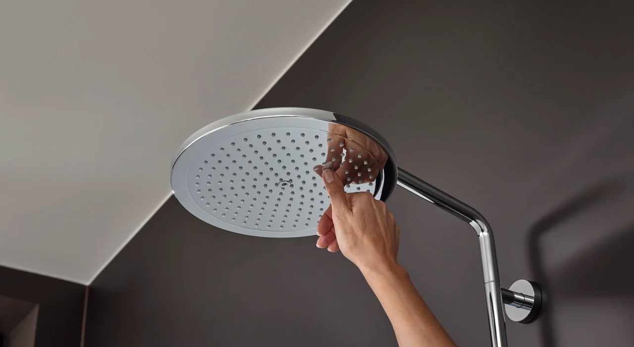Hansgrohe Croma Select S Showerpipe 280 chrom, 1-Jet mit Thermostat, RainAir Strahl, 400 mm Brausearmlänge, höhenverstellbare Handbrausehalterung